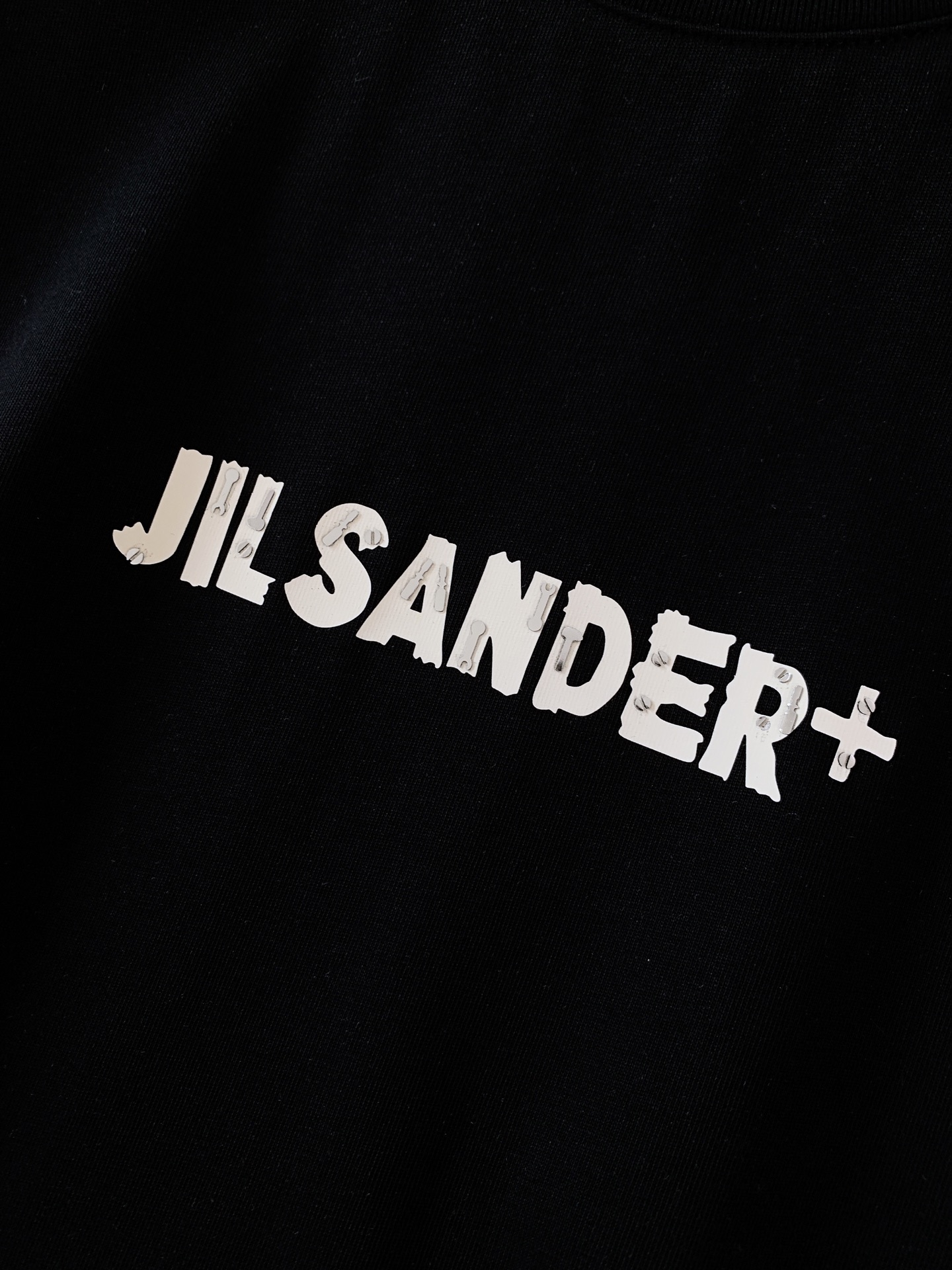 JiI sander 吉尔.桑达 2026SS春夏新品字母印花T恤！清冷感直接拉满！重磅高支纯棉，挺括不
