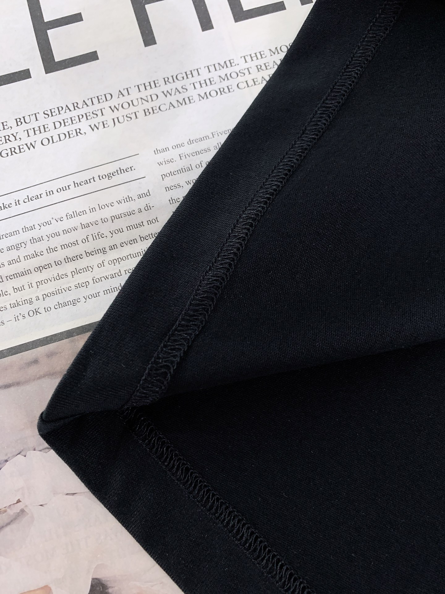 Burberry 巴宝莉 2026SS春夏新品 年度艺术王炸款 ！把伦敦街头穿在身上的素描地标T恤来了！
