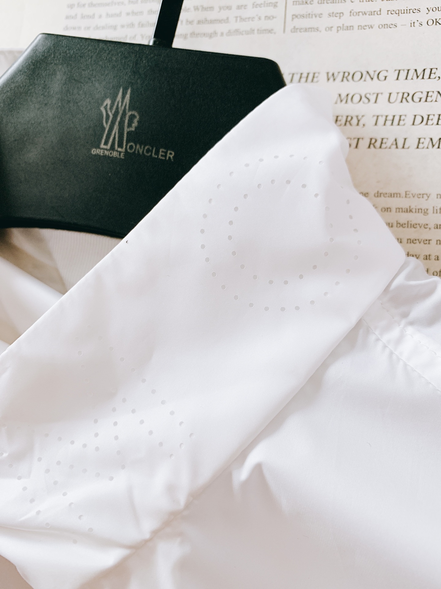 Moncler 蒙口 2026SS早春新品经典百搭外套上新。版型利落挺括，上身显瘦不臃肿，男女同款都能轻