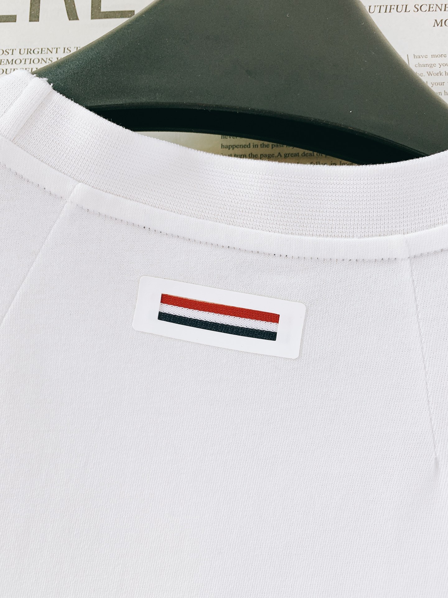 Moncler 蒙口 2026SS春夏新品经典基础款圆领T恤。高端定制高支长绒棉面料，软糯亲肤透气不闷汗