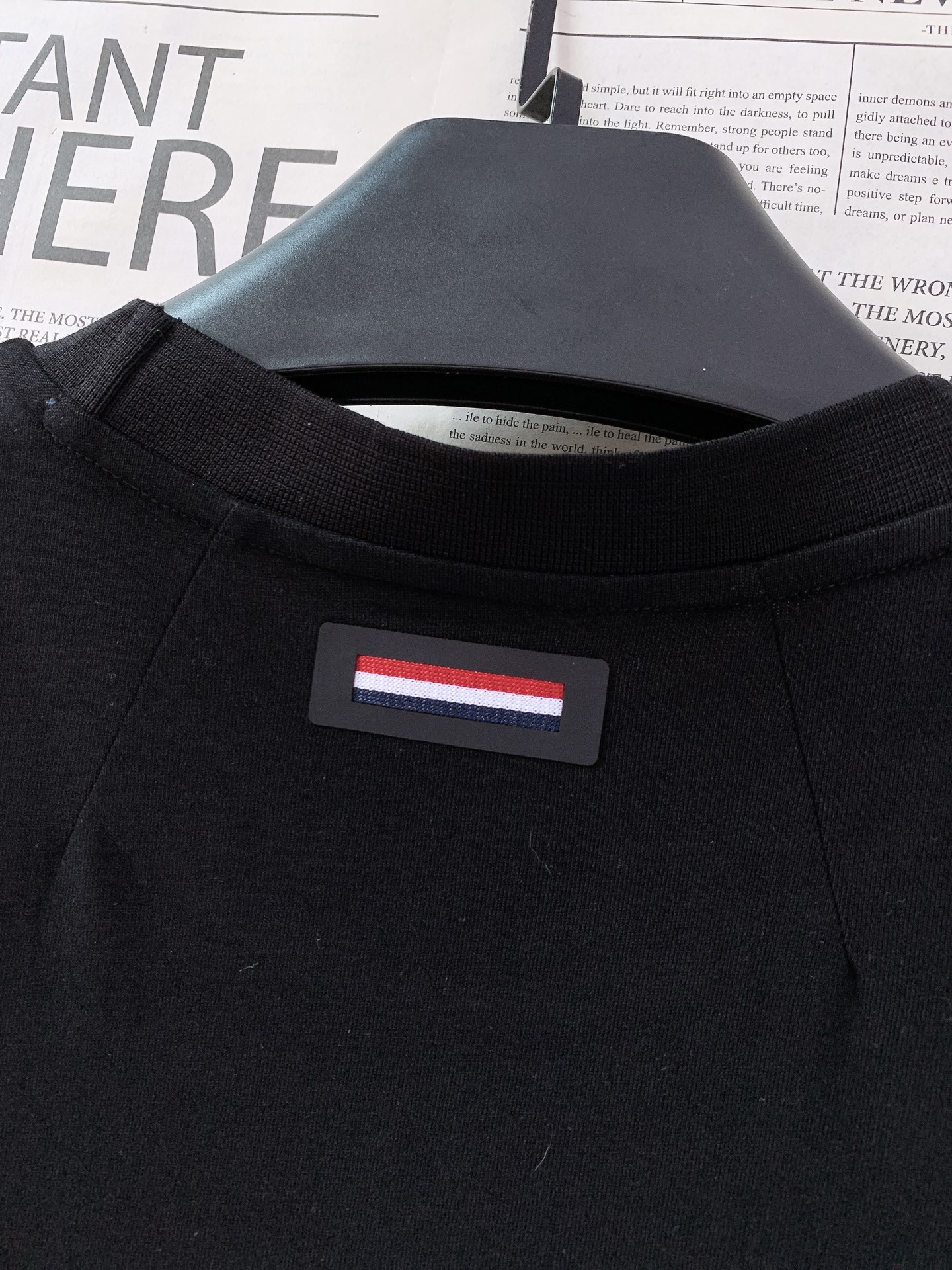 Moncler 蒙口 2026SS春夏新品经典基础款圆领T恤。高端定制高支长绒棉面料，软糯亲肤透气不闷汗