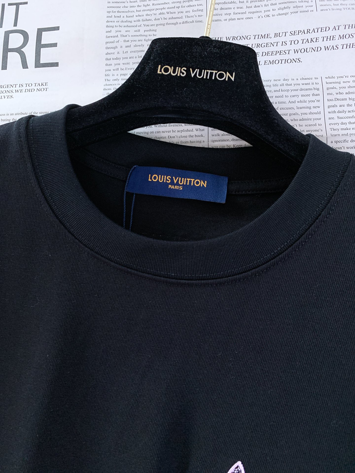 LouisVuitton 路易威登 2026SS春夏新品彩色老花刺绣短袖T恤。高克重重磅纯棉，软糯亲肤，