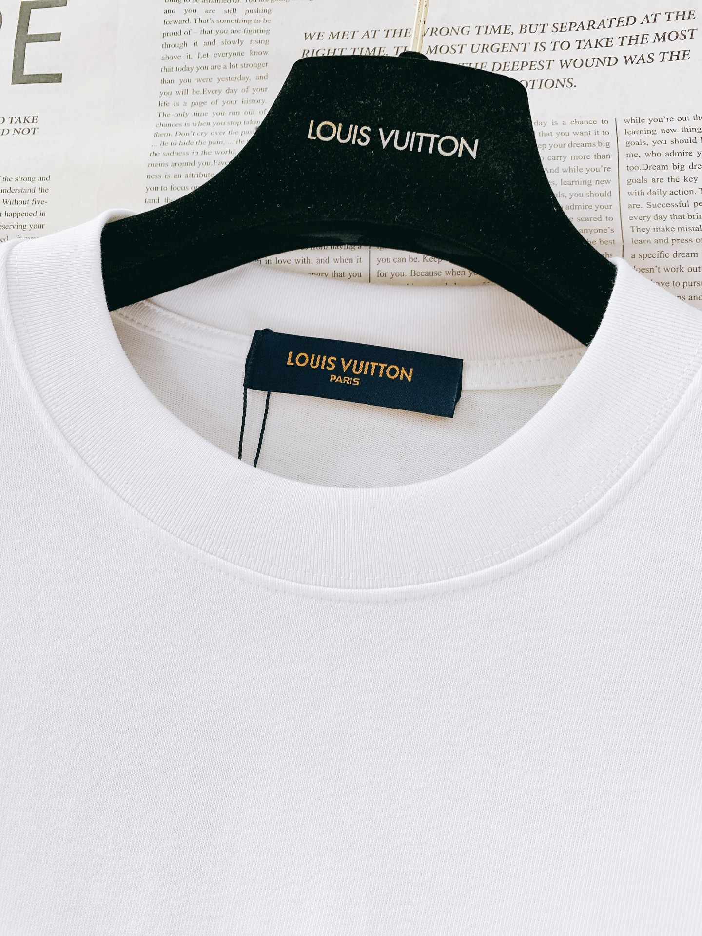 LouisVuitton 路易威登 2026SS春夏新品彩色老花刺绣短袖T恤。高克重重磅纯棉，软糯亲肤，