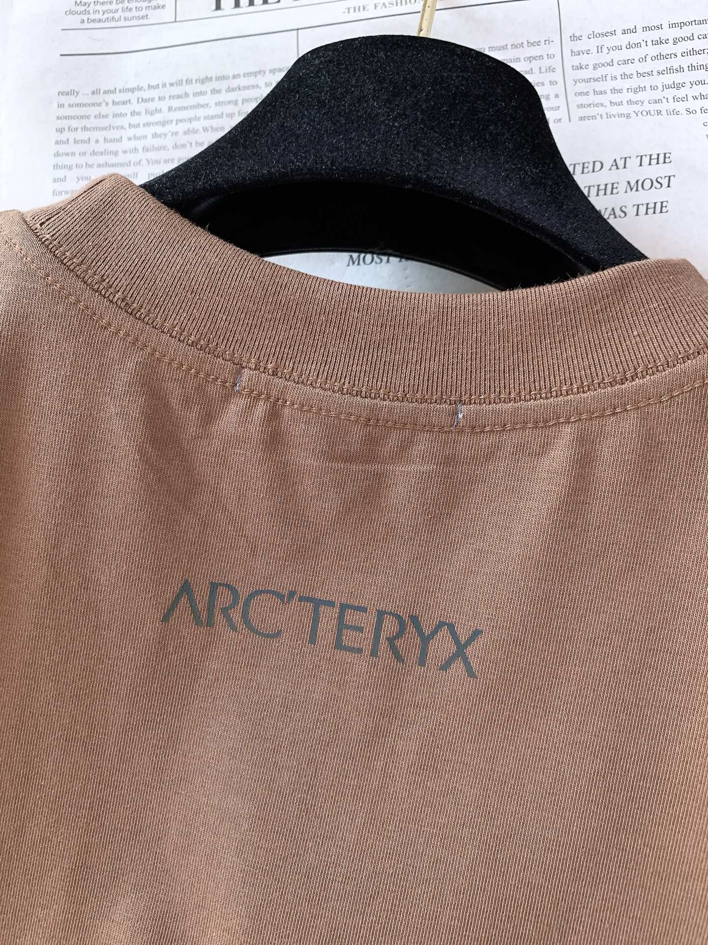 ARCTERYX 始祖鸟 2026SS春夏新品幻彩印花圆领T恤 夏季刚需款🔥高支重磅纯棉面料，软糯亲肤，