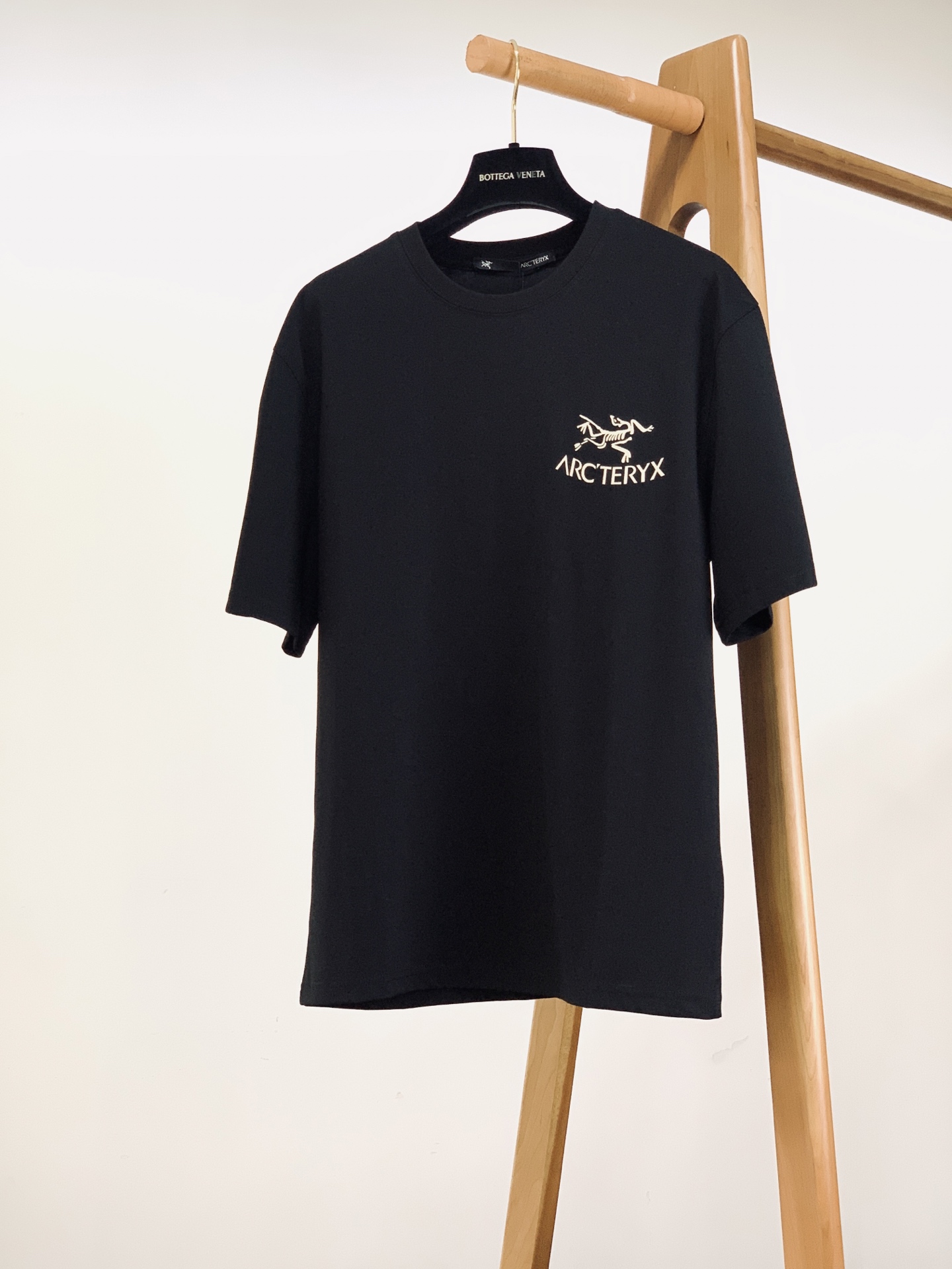 ARCTERYX 始祖鸟 2026SS春夏新品骨架印花短袖。山系玩家必入爆款，机能风与日常感完美兼顾。精