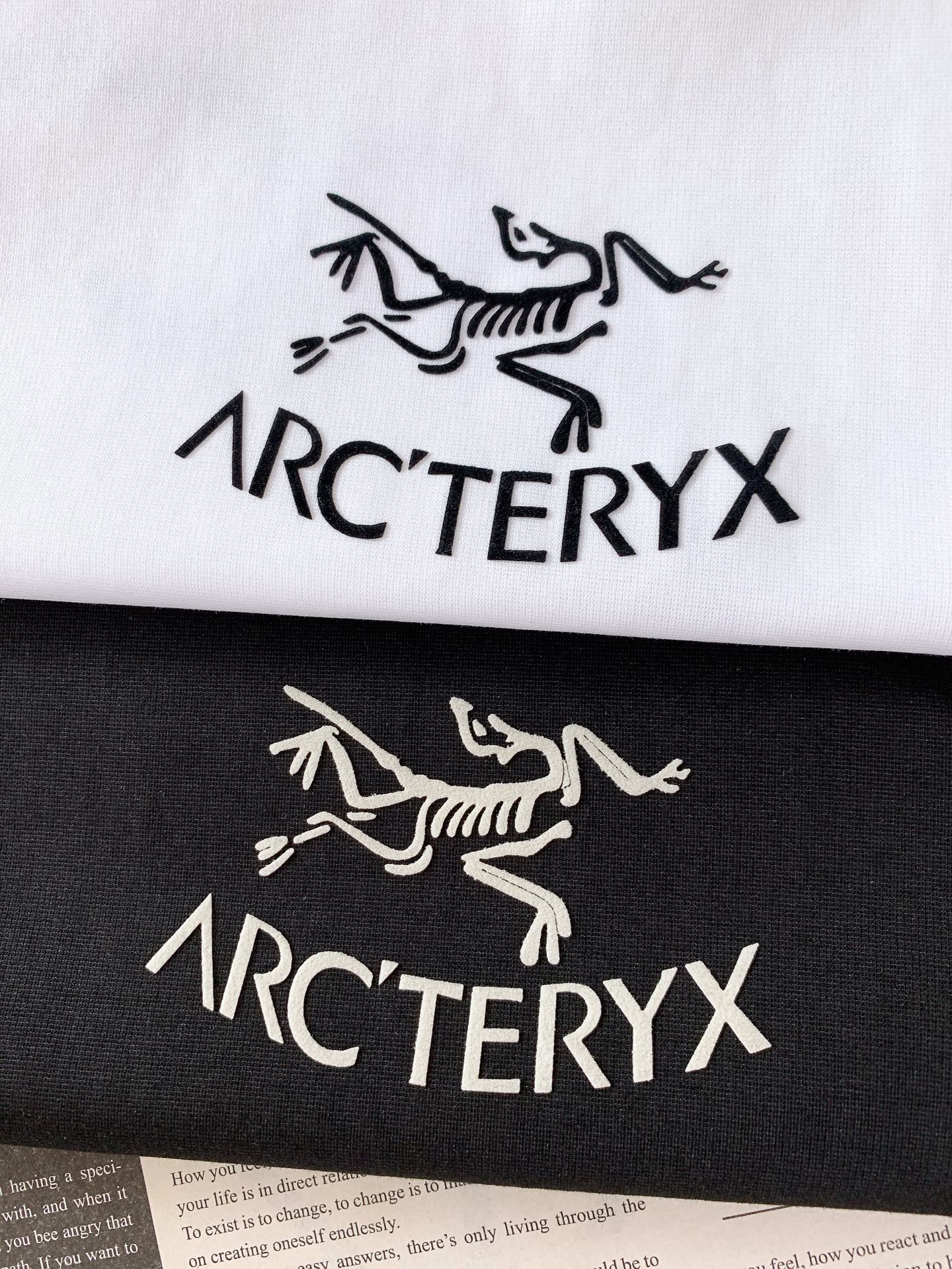ARCTERYX 始祖鸟 2026SS春夏新品骨架印花短袖。山系玩家必入爆款，机能风与日常感完美兼顾。精