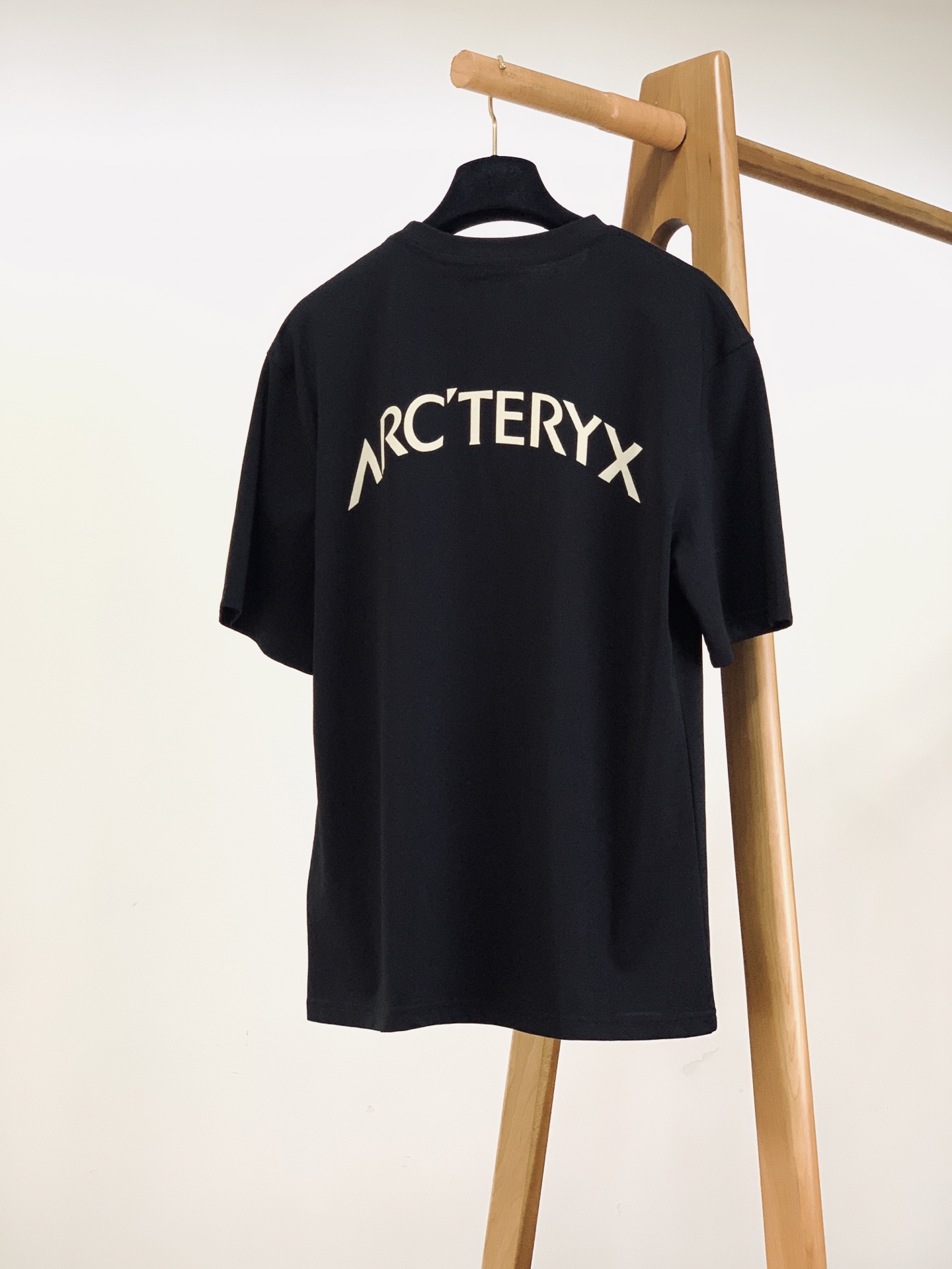 ARCTERYX 始祖鸟 2026SS春夏新品骨架印花短袖。山系玩家必入爆款，机能风与日常感完美兼顾。精