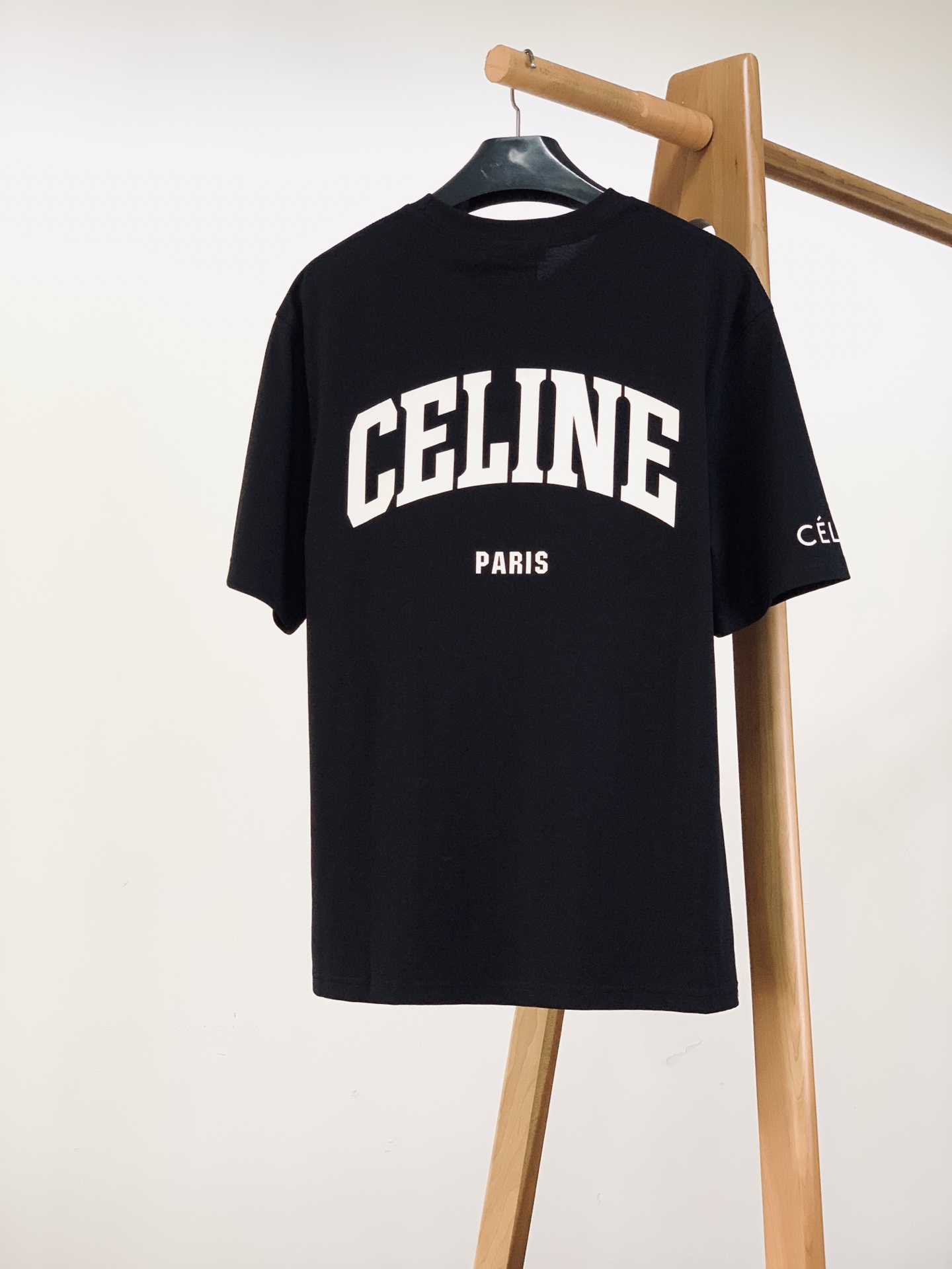 Celine 赛琳 2026SS春夏新品法式经典短袖👕永不过时的极简大牌基础款，拿捏法式松弛美学。精选精