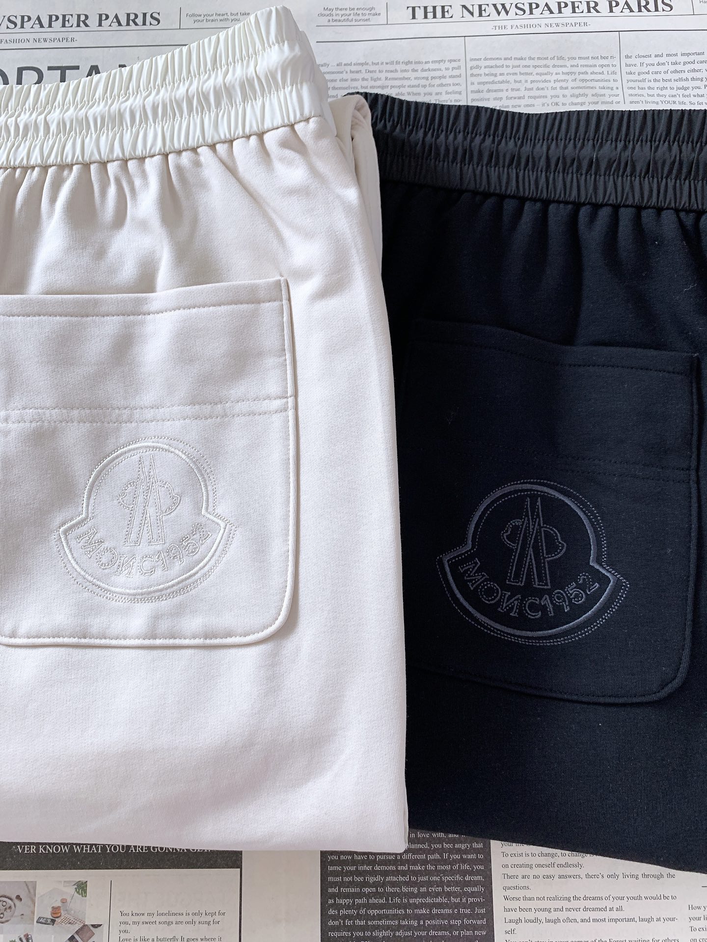 Moncler 蒙口 2026SS早春新品轻奢高定休闲束脚卫裤融合户外机能与都市轻奢质感。甄选定制软糯针