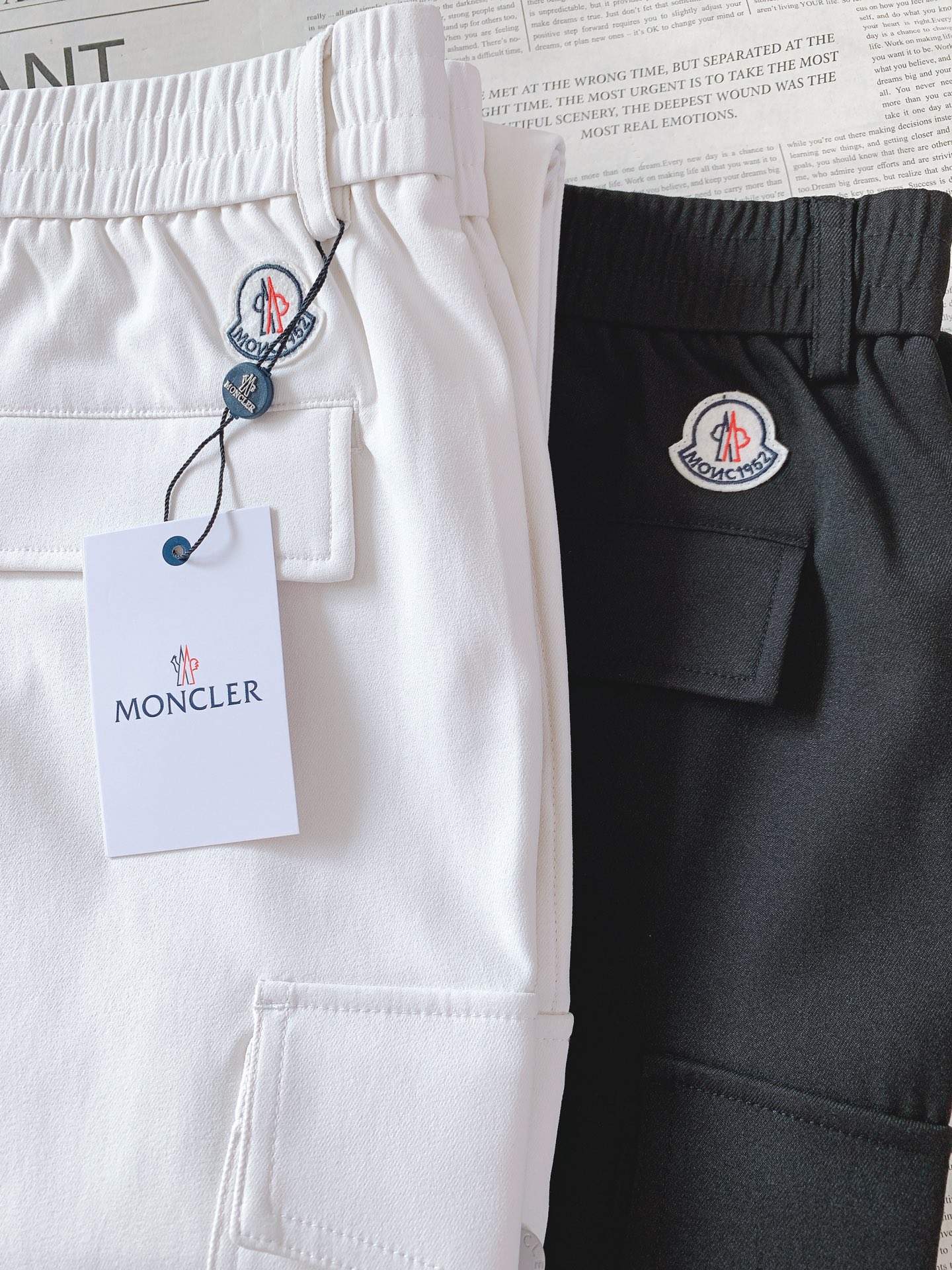 Moncler 蒙口 2026SS早春新品轻奢工装休闲裤，高阶百搭神裤。精选冰感透气面料，垂感利落，上身