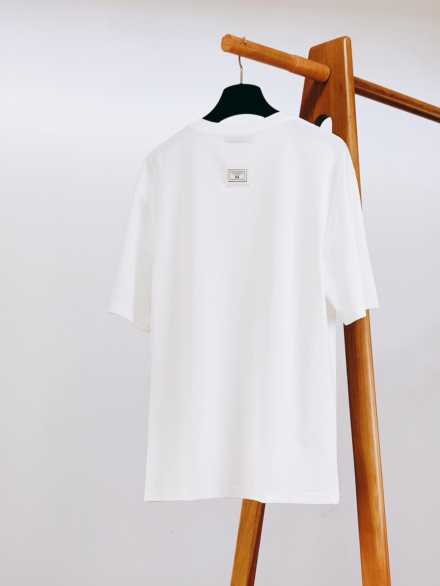 Thom Browne 汤姆·布朗 2026SS春夏新品 经典小狗标识短袖TB年度刚需爆款，简约轻奢自带