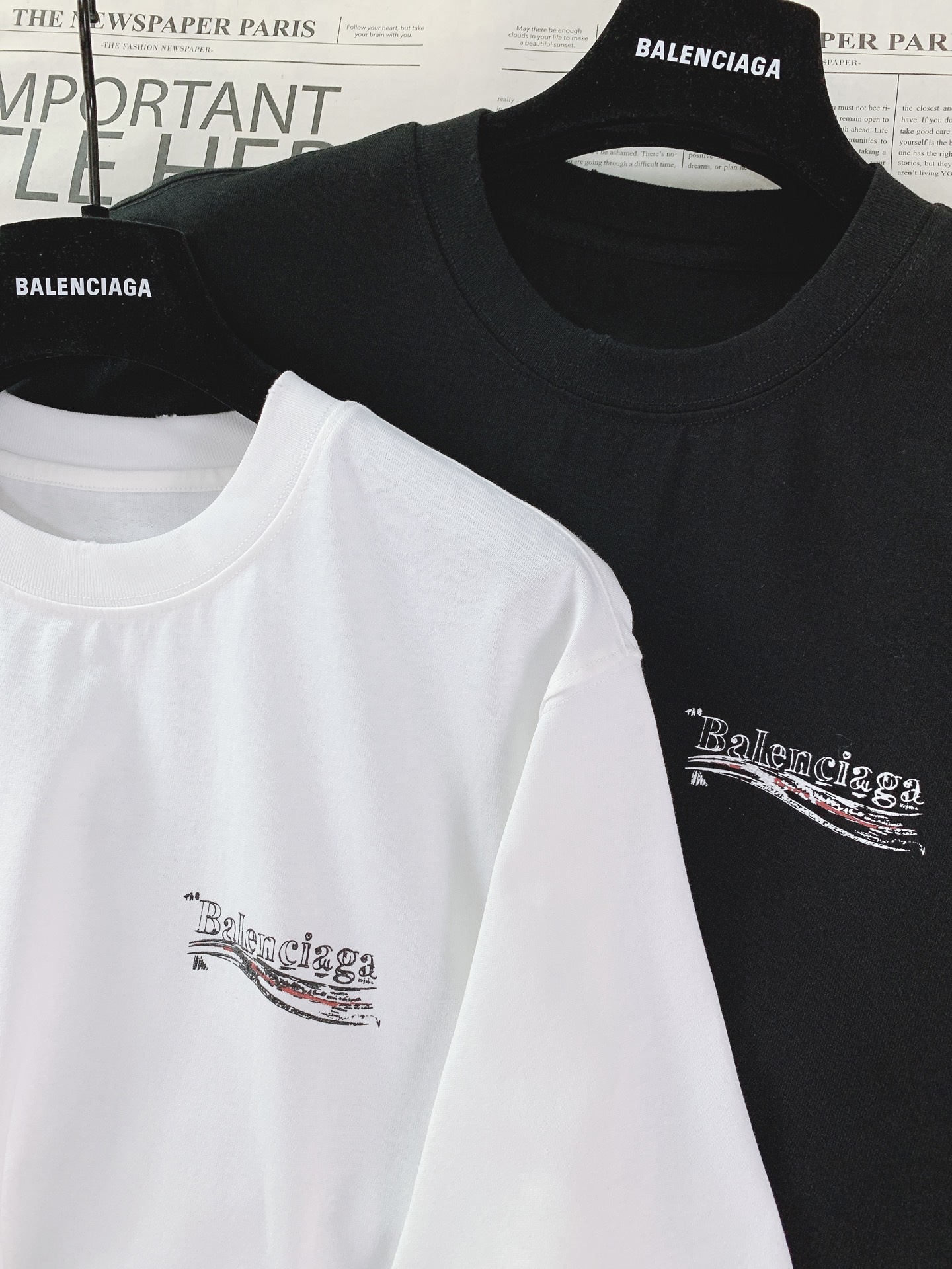 𝐁𝐚𝐥𝐞𝐧𝐜𝐢𝐚𝐠𝐚 巴黎世家 2026SS春夏新品 复古涂鸦短袖T恤。高街潮人必入经典款。甄选重磅水洗