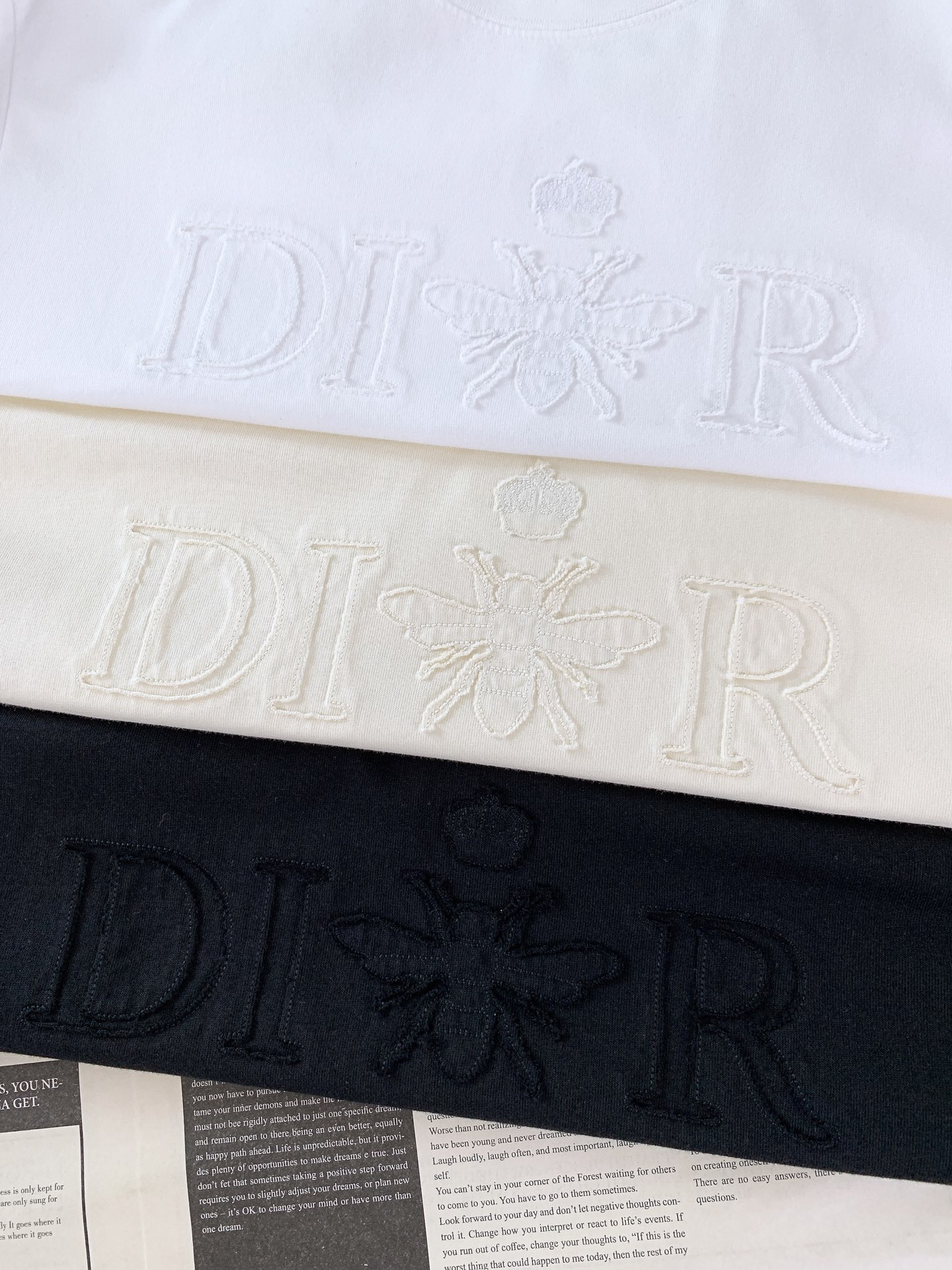 Dior Homme 迪奥·桀傲 2026SS春夏新品  蜜蜂皇冠烧花标识T恤，年度必入高阶单品！甄选品牌定制高支精梳棉