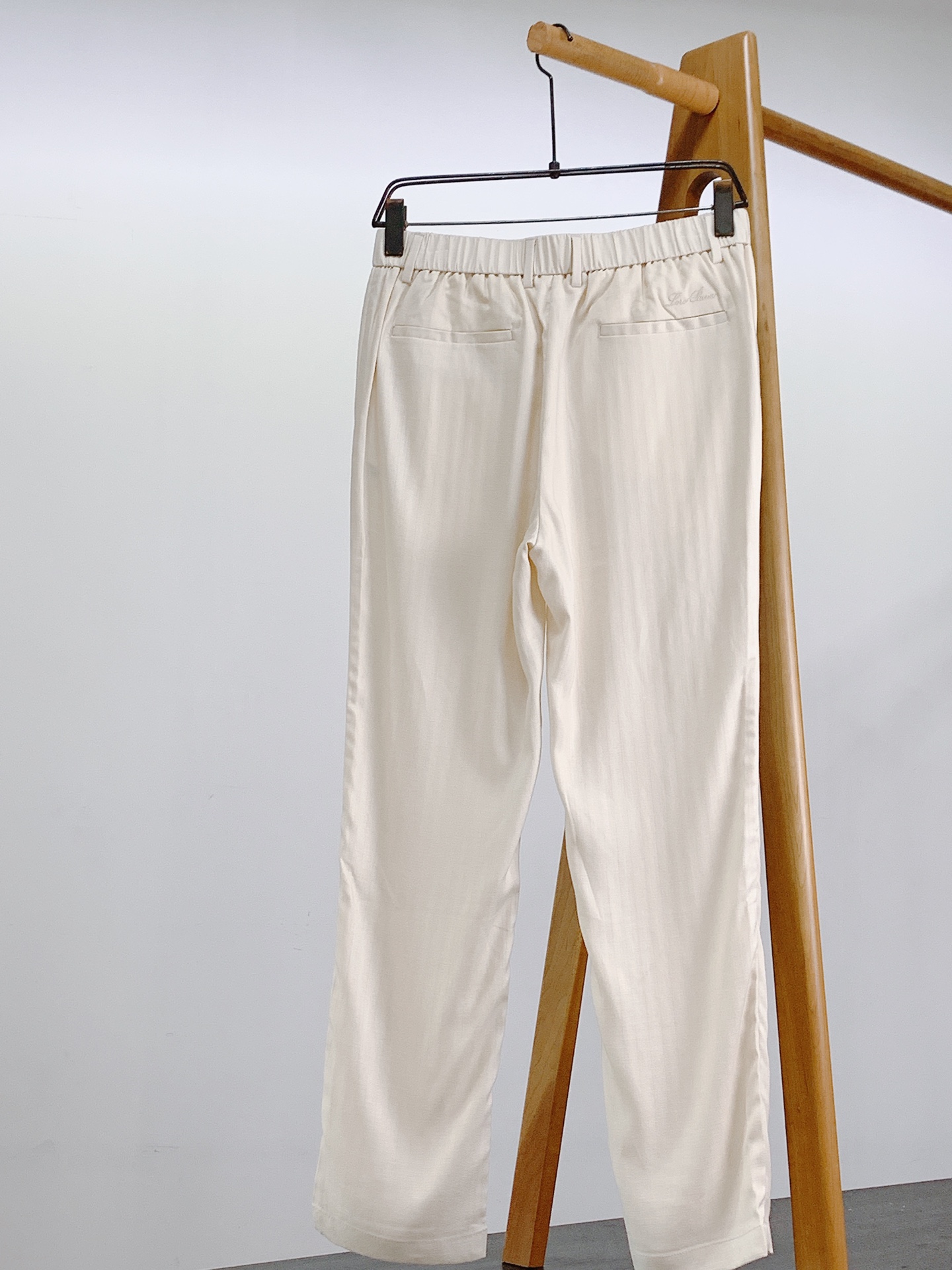 LoroPiana L.P SS早春新品意式轻奢肌理休闲裤👖Loro Piana经典爆款，解锁松弛高级穿