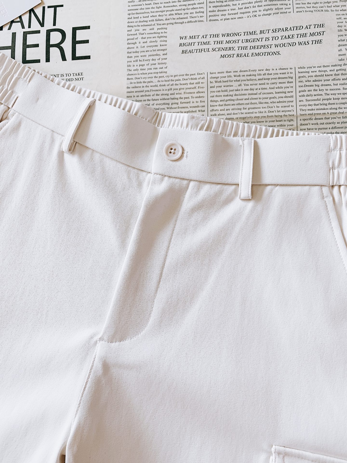 Moncler 蒙口 2026SS早春新品轻奢工装休闲裤，高阶百搭神裤。精选冰感透气面料，垂感利落，上身