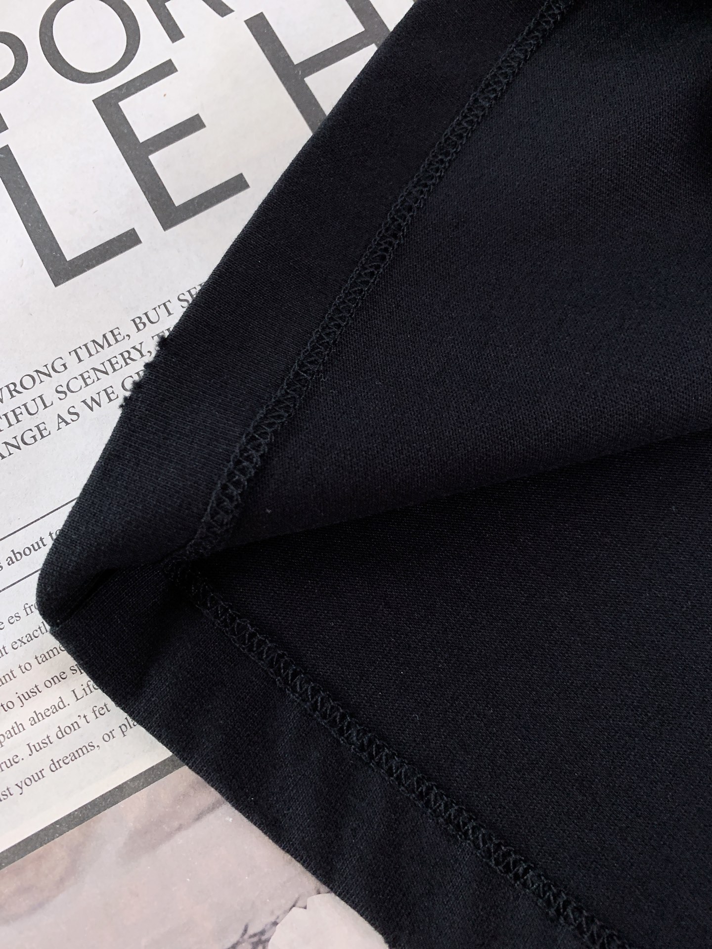 𝐁𝐚𝐥𝐞𝐧𝐜𝐢𝐚𝐠𝐚 巴黎世家 2026SS春夏新品 复古涂鸦短袖T恤。高街潮人必入经典款。甄选重磅水洗