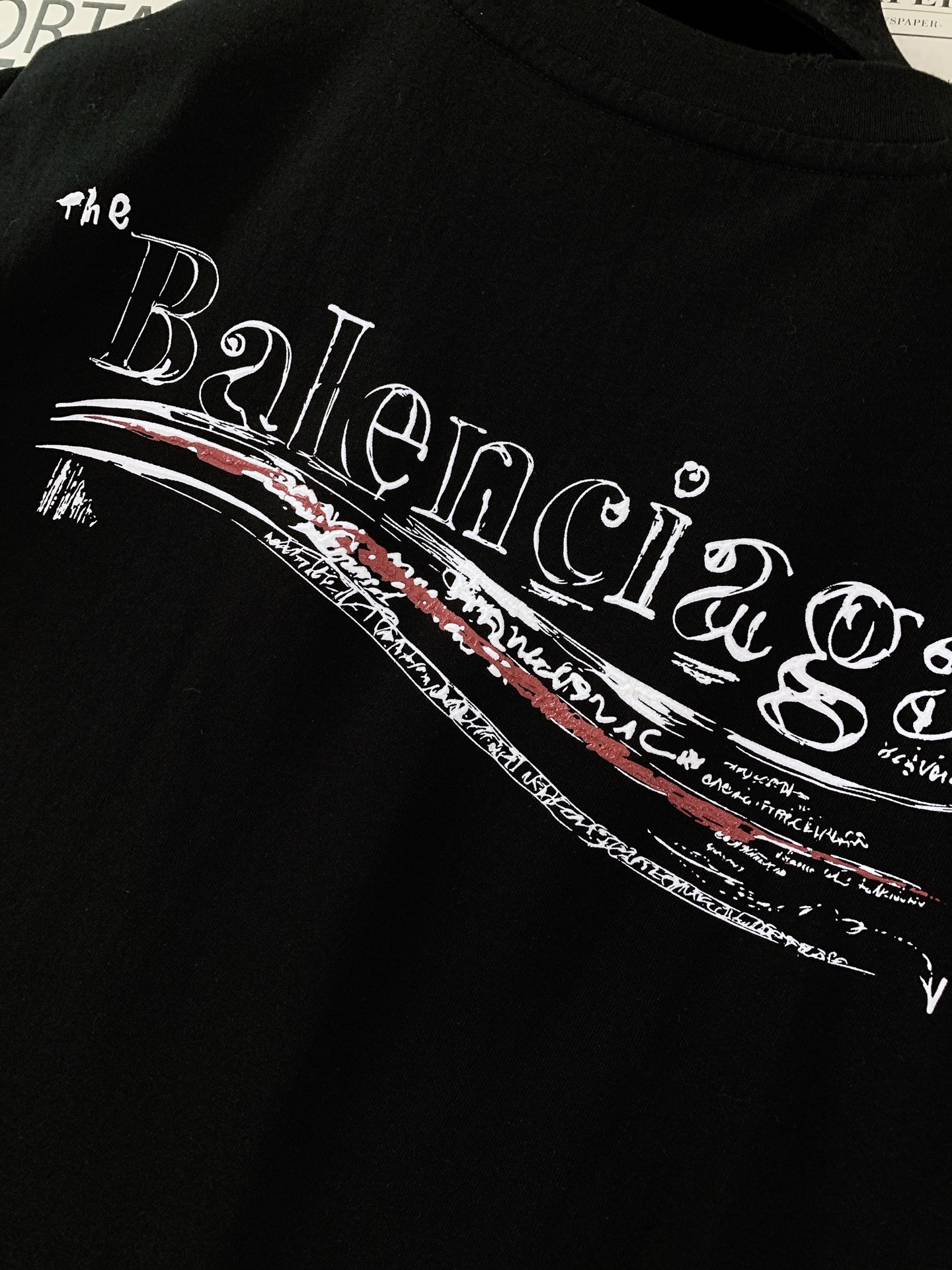 𝐁𝐚𝐥𝐞𝐧𝐜𝐢𝐚𝐠𝐚 巴黎世家 2026SS春夏新品 复古涂鸦短袖T恤。高街潮人必入经典款。甄选重磅水洗