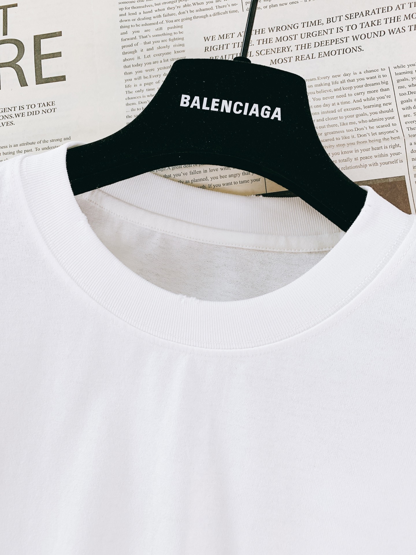 𝐁𝐚𝐥𝐞𝐧𝐜𝐢𝐚𝐠𝐚 巴黎世家 2026SS春夏新品 复古涂鸦短袖T恤。高街潮人必入经典款。甄选重磅水洗