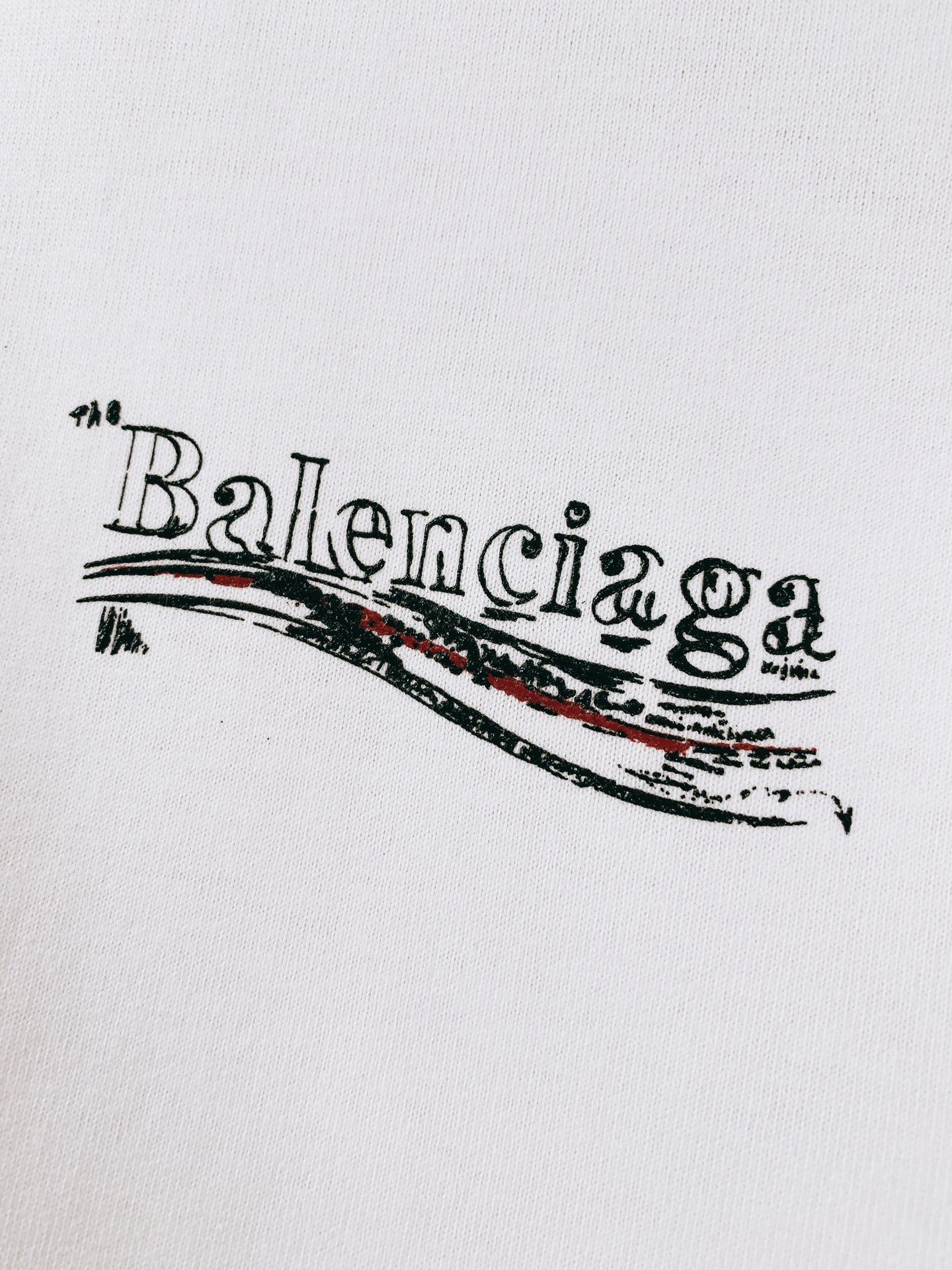 𝐁𝐚𝐥𝐞𝐧𝐜𝐢𝐚𝐠𝐚 巴黎世家 2026SS春夏新品 复古涂鸦短袖T恤。高街潮人必入经典款。甄选重磅水洗
