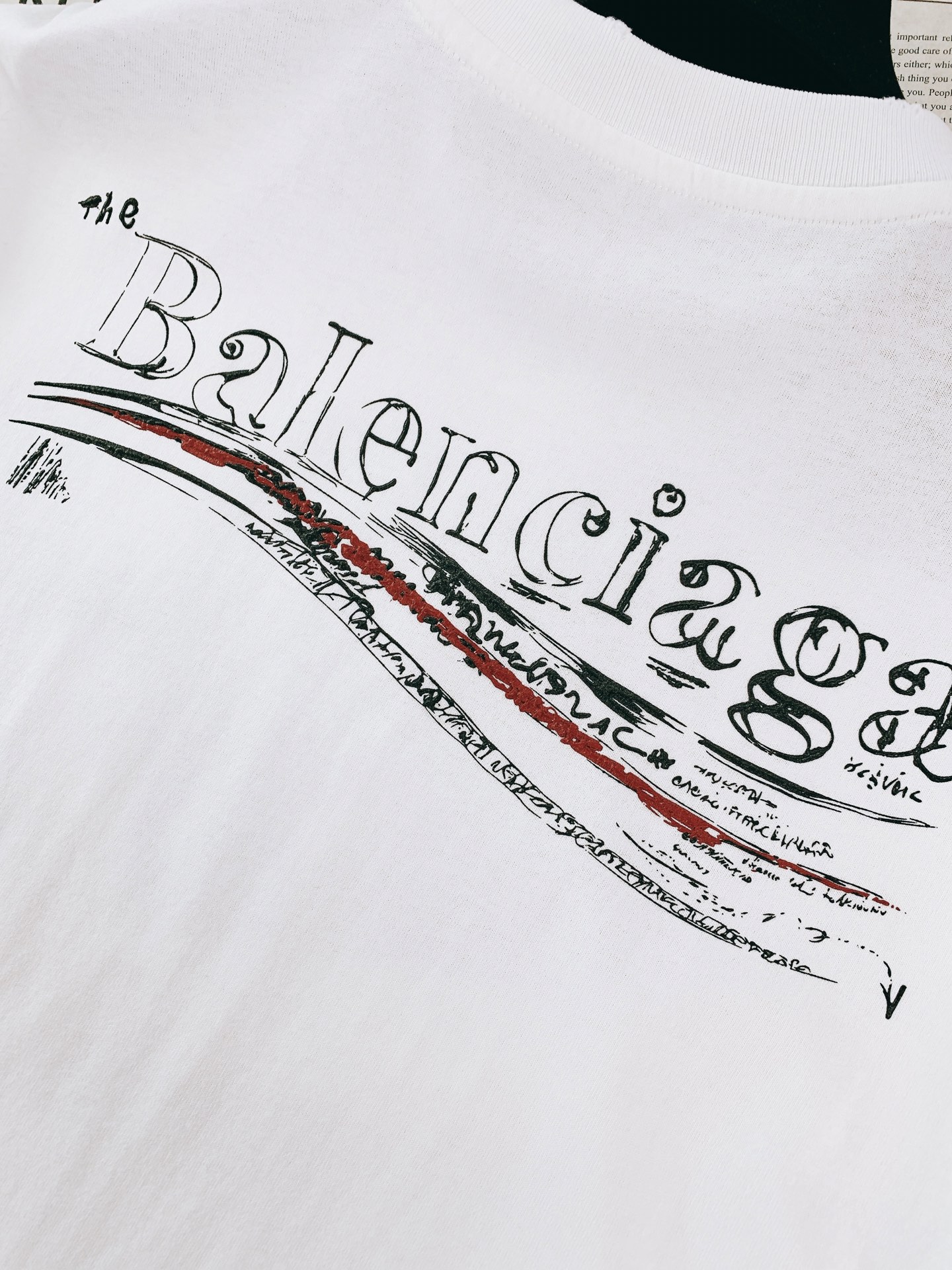 𝐁𝐚𝐥𝐞𝐧𝐜𝐢𝐚𝐠𝐚 巴黎世家 2026SS春夏新品 复古涂鸦短袖T恤。高街潮人必入经典款。甄选重磅水洗