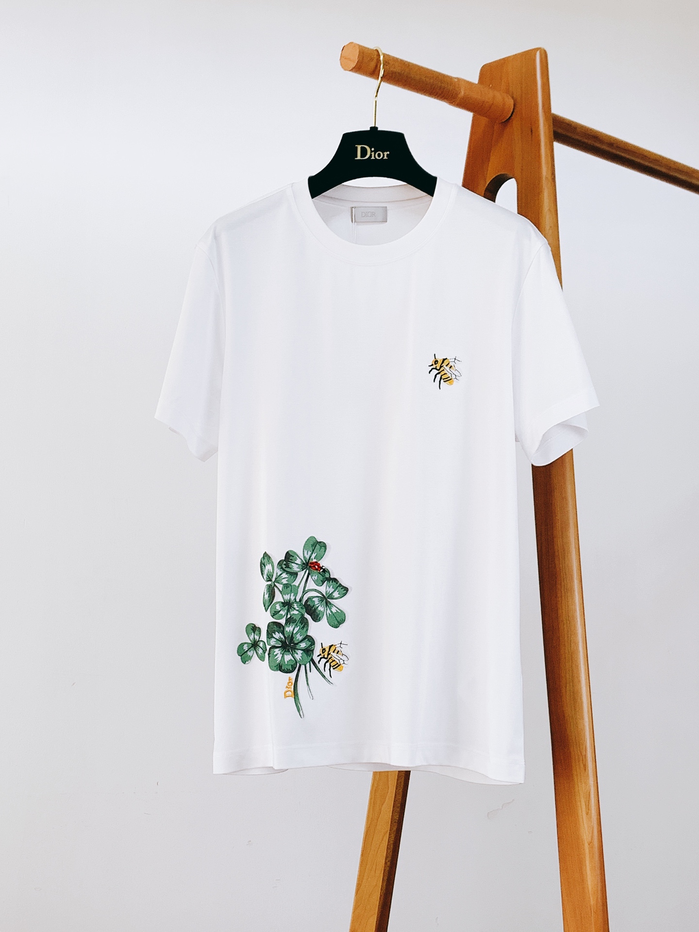 Dior Homme 迪奥·桀傲 2026SS春夏新品自然花卉蜜蜂短袖。法式轻奢限定款，把自然美学穿在身