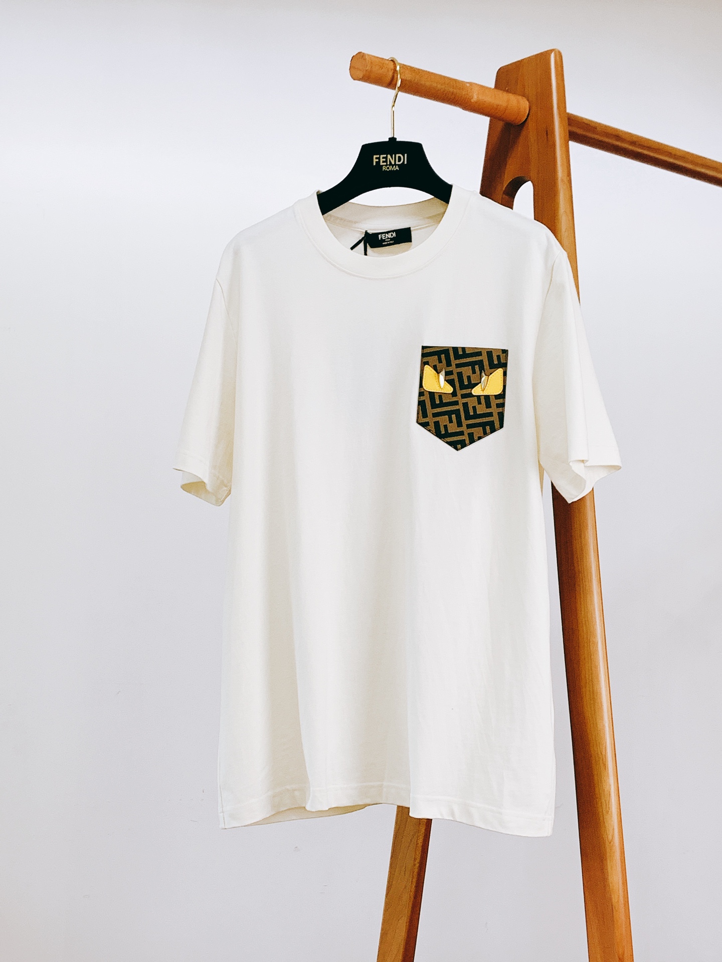 Fendi 芬迪 2026SS春夏新品经典小怪兽T恤，人气爆款持续出圈！高支纯棉透气舒适，夏日上身清爽无