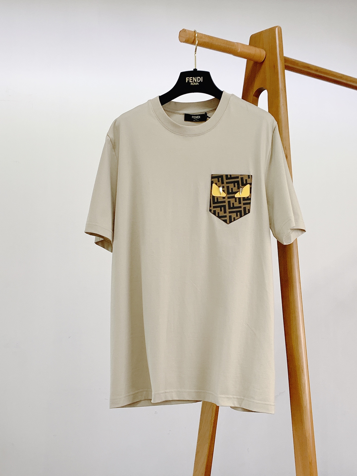 Fendi 芬迪 2026SS春夏新品经典小怪兽T恤，人气爆款持续出圈！高支纯棉透气舒适，夏日上身清爽无