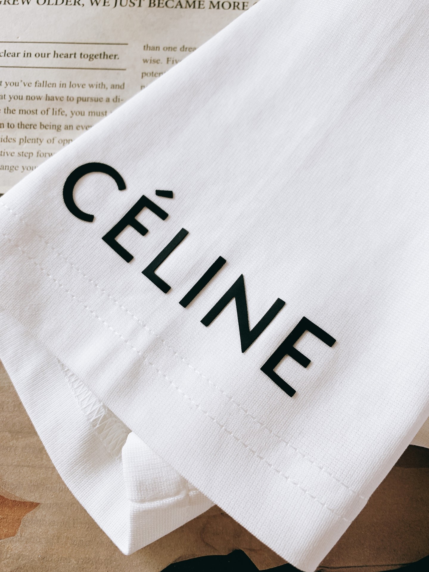 Celine 赛琳 2026SS春夏新品法式经典短袖👕永不过时的极简大牌基础款，拿捏法式松弛美学。精选精