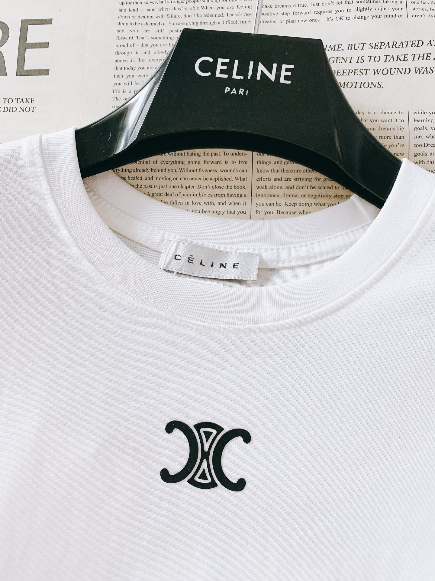 Celine 赛琳 2026SS春夏新品法式经典短袖👕永不过时的极简大牌基础款，拿捏法式松弛美学。精选精