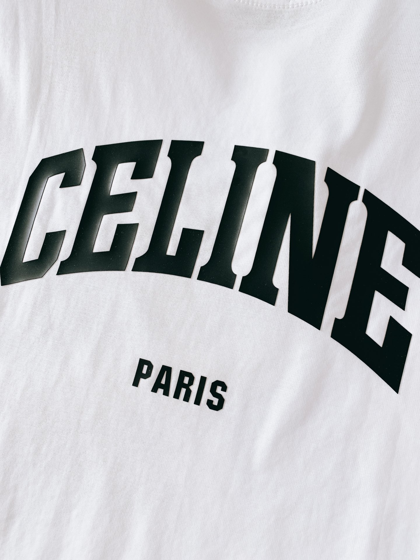 Celine 赛琳 2026SS春夏新品法式经典短袖👕永不过时的极简大牌基础款，拿捏法式松弛美学。精选精