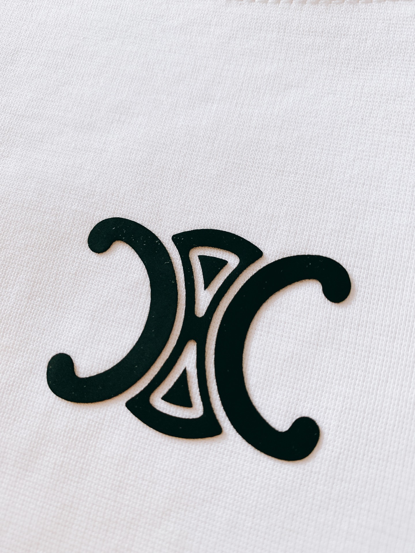 Celine 赛琳 2026SS春夏新品法式经典短袖👕永不过时的极简大牌基础款，拿捏法式松弛美学。精选精