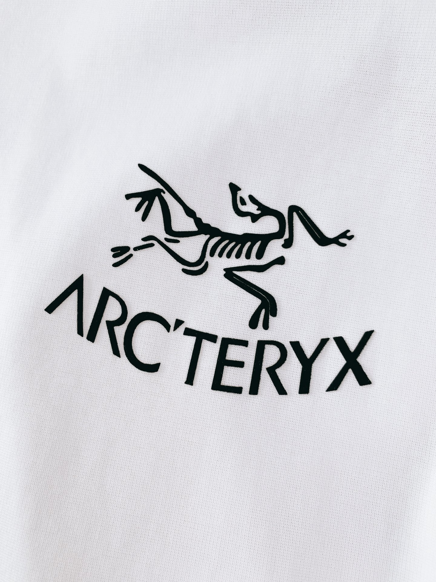 ARCTERYX 始祖鸟 2026SS春夏新品骨架印花短袖。山系玩家必入爆款，机能风与日常感完美兼顾。精