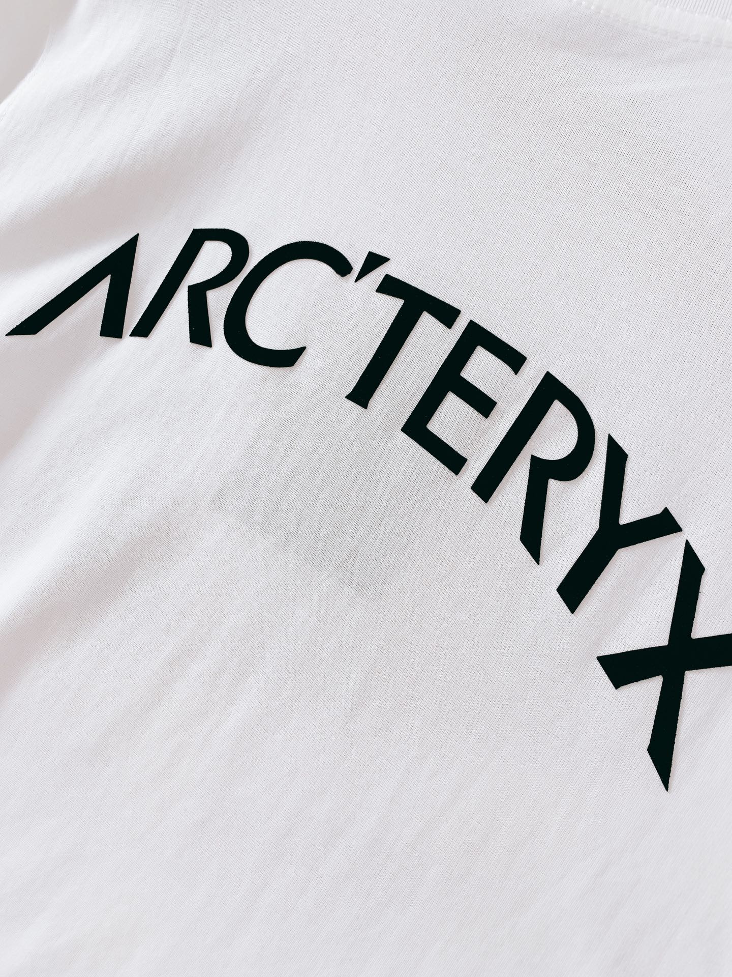 ARCTERYX 始祖鸟 2026SS春夏新品骨架印花短袖。山系玩家必入爆款，机能风与日常感完美兼顾。精