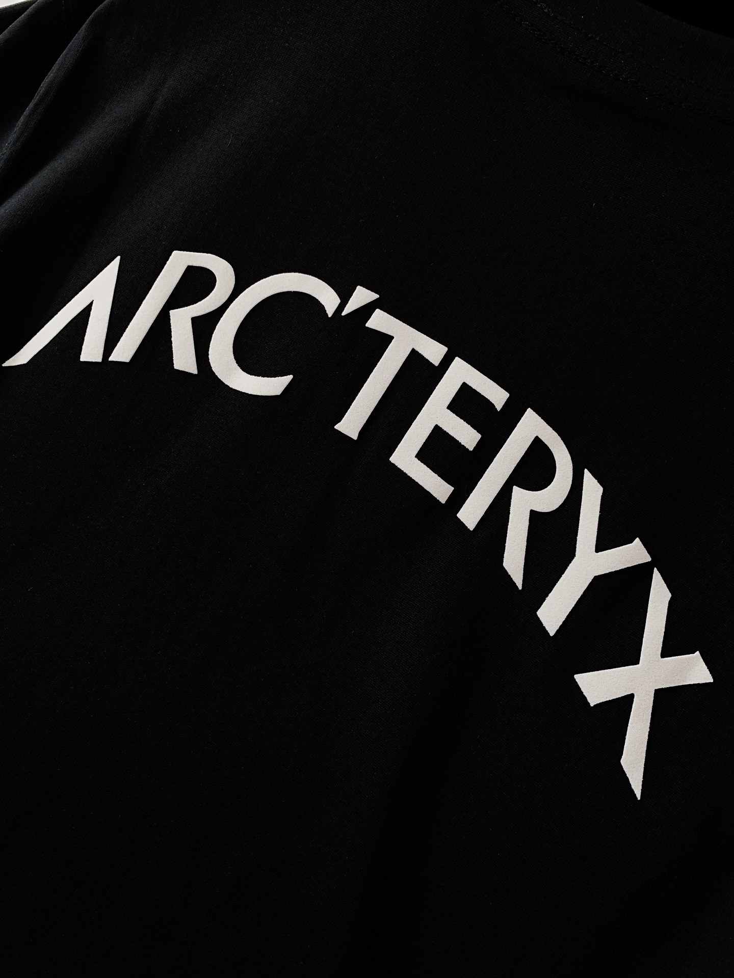 ARCTERYX 始祖鸟 2026SS春夏新品骨架印花短袖。山系玩家必入爆款，机能风与日常感完美兼顾。精
