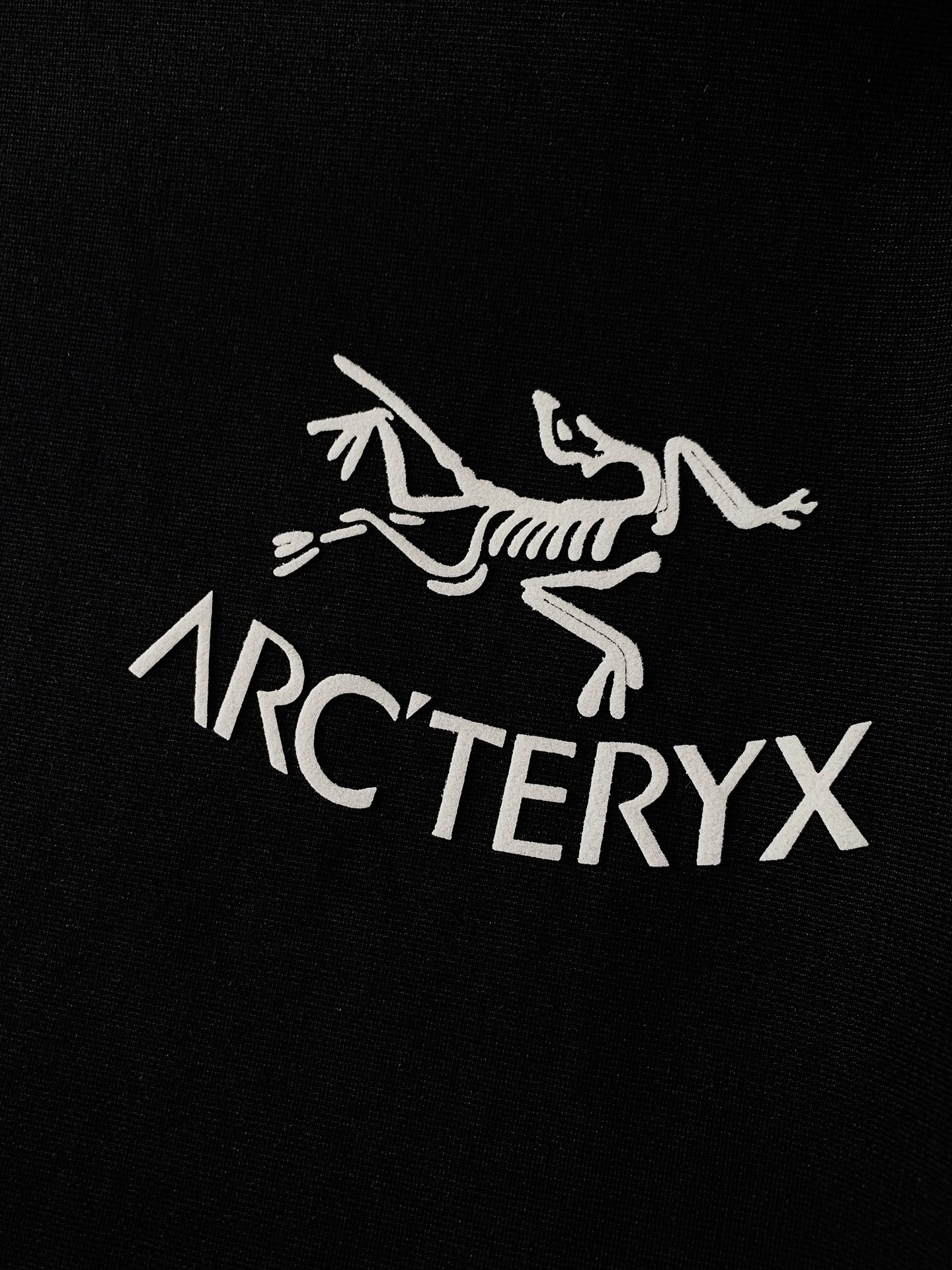 ARCTERYX 始祖鸟 2026SS春夏新品骨架印花短袖。山系玩家必入爆款，机能风与日常感完美兼顾。精