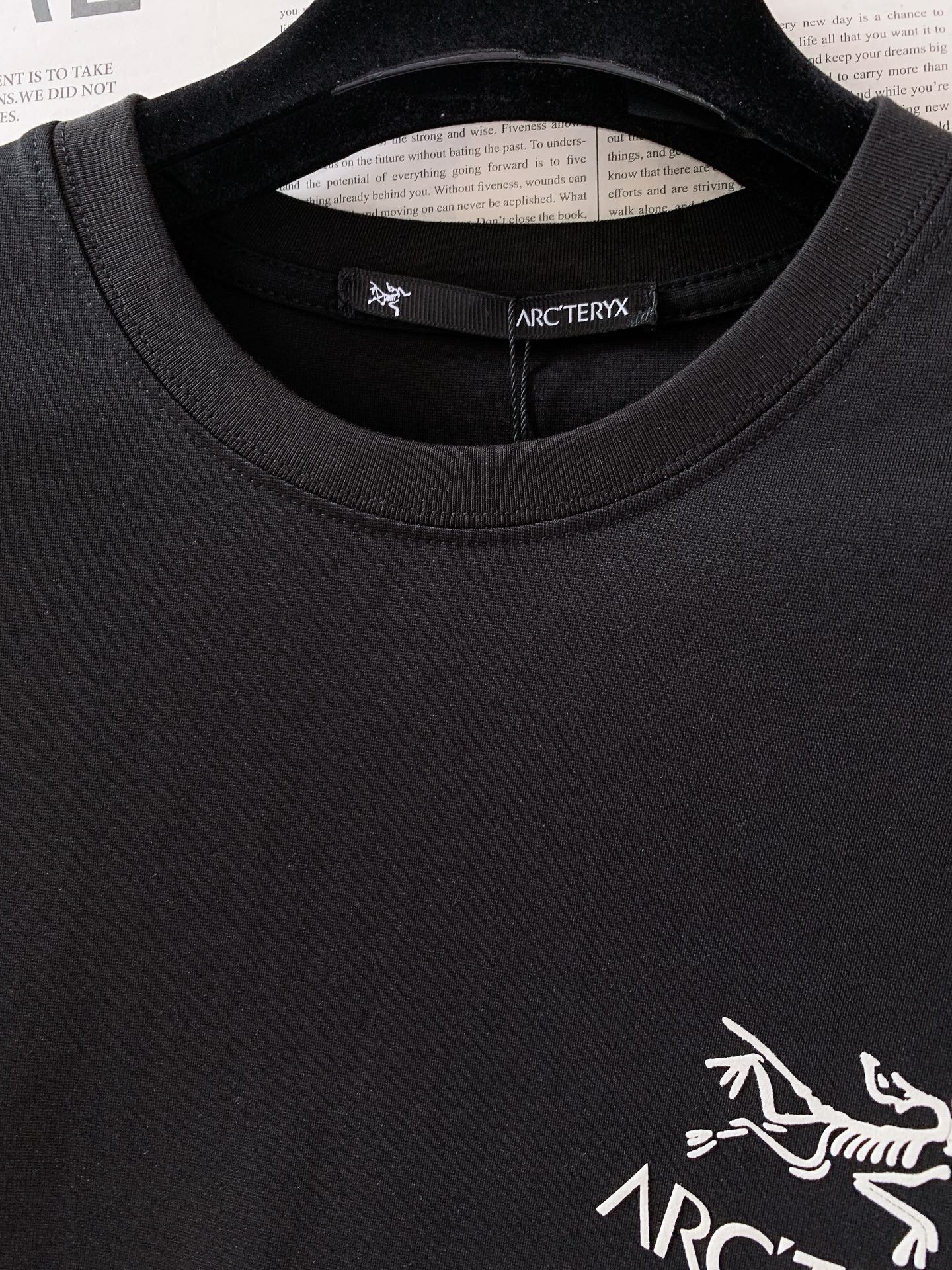 ARCTERYX 始祖鸟 2026SS春夏新品骨架印花短袖。山系玩家必入爆款，机能风与日常感完美兼顾。精