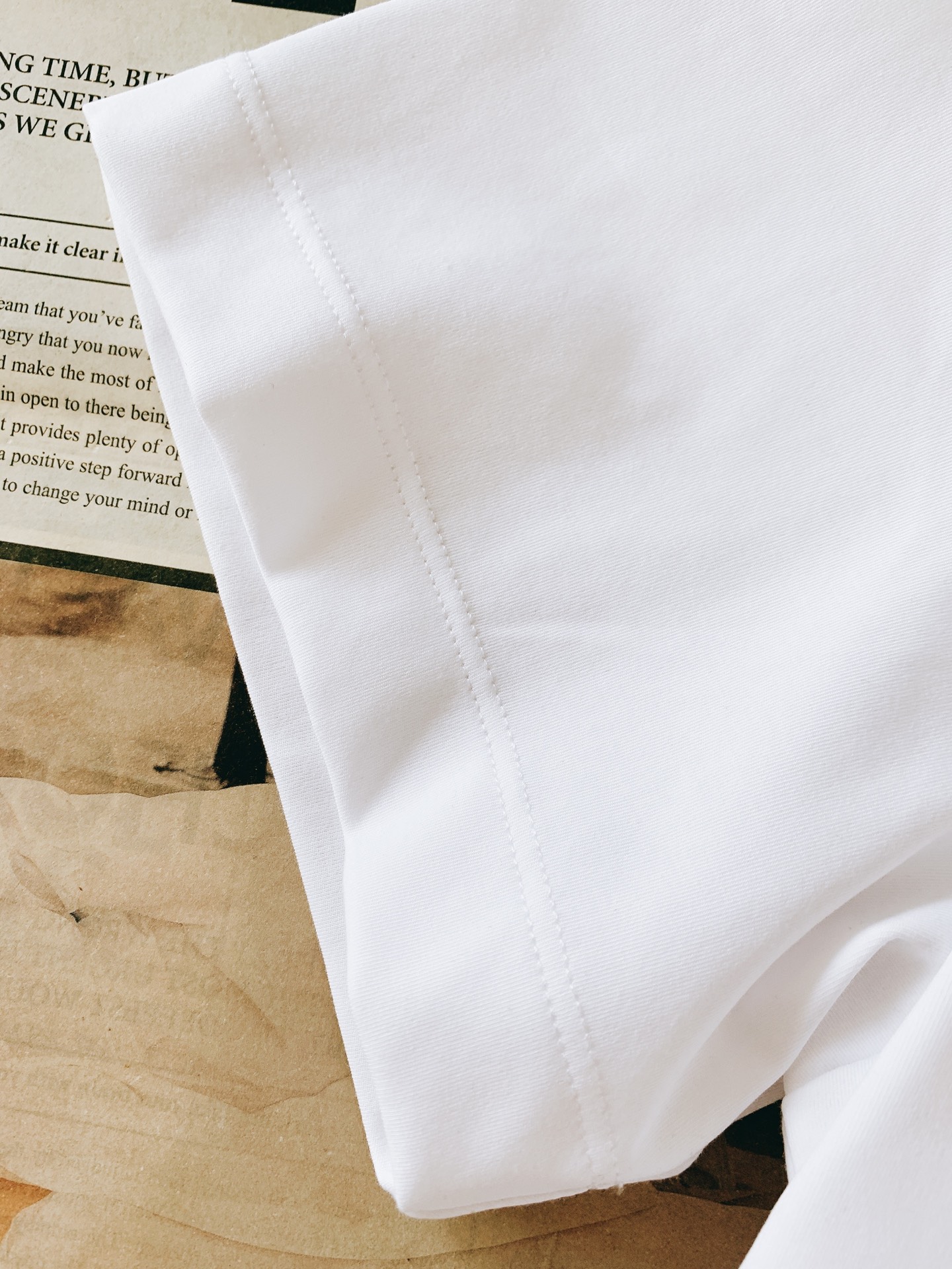 Burberry 巴宝莉 2026SS春夏新品 战马圆领短袖偏宽松材质 90%棉 10%莱卡尺码 48 