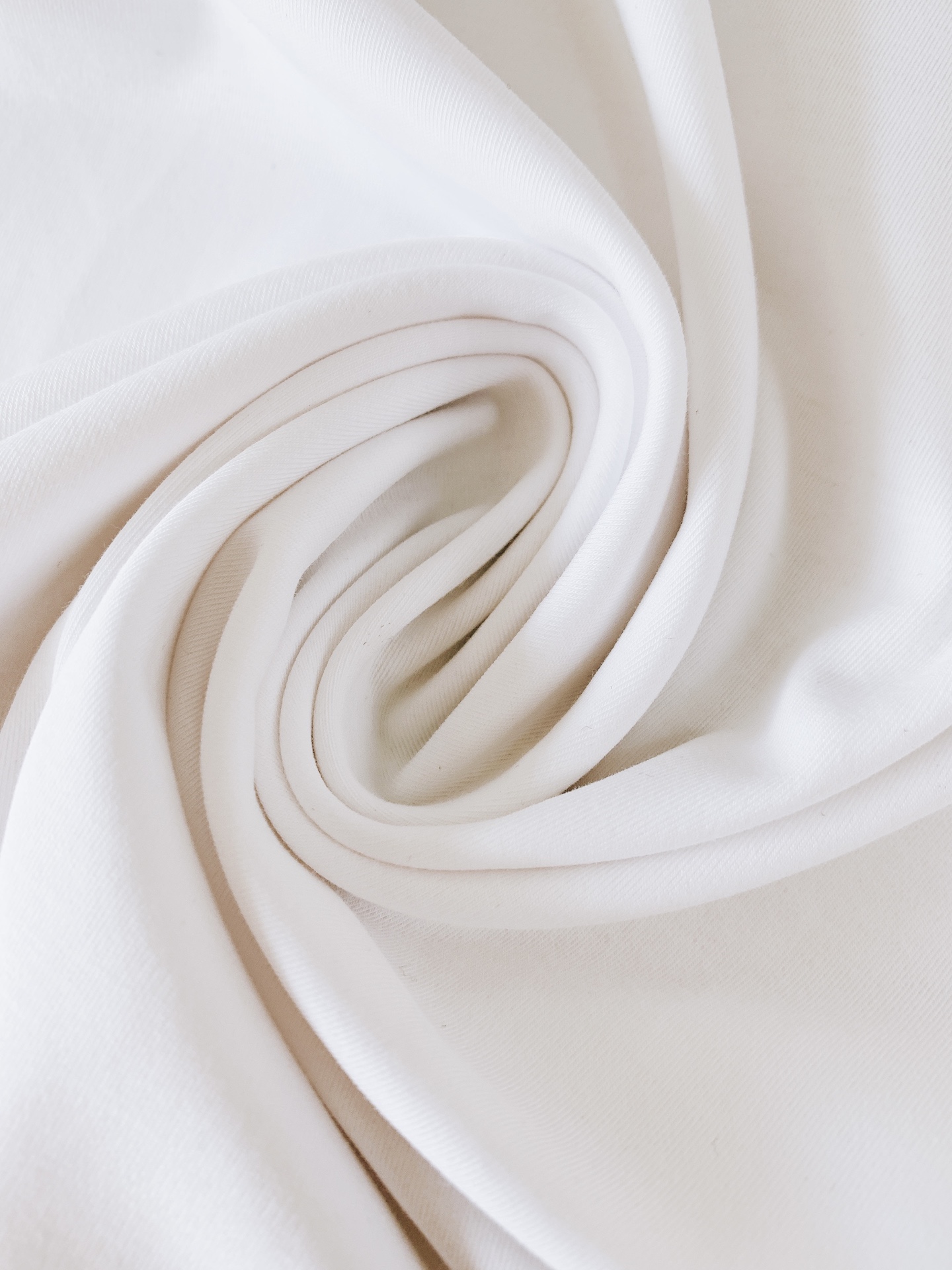 Burberry 巴宝莉 2026SS春夏新品 战马圆领短袖偏宽松材质 90%棉 10%莱卡尺码 48 