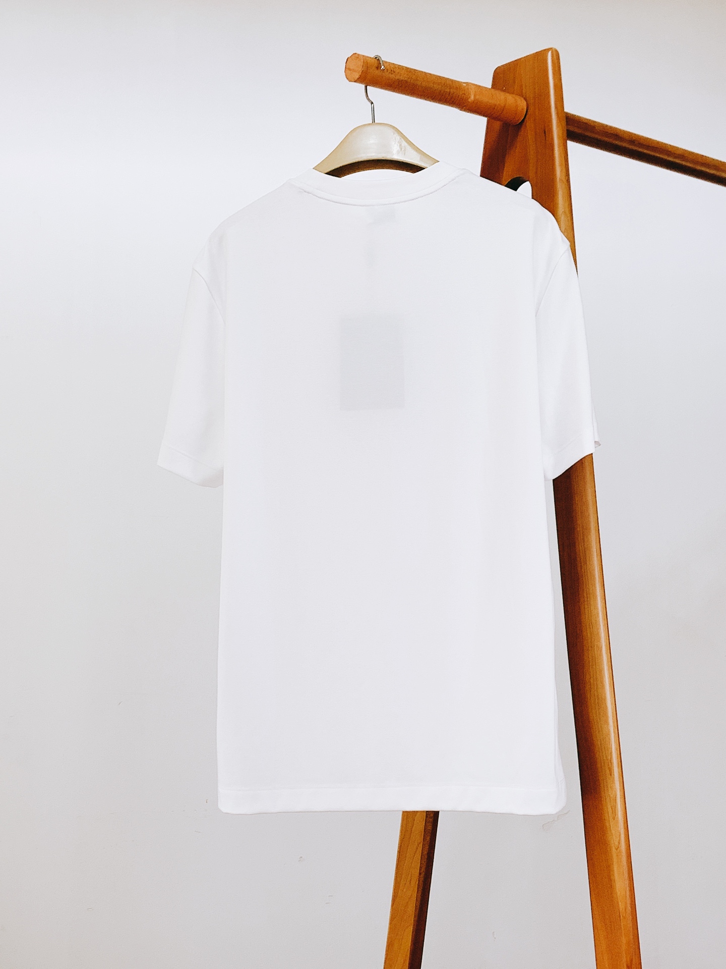 Burberry 巴宝莉 2026SS春夏新品 战马圆领短袖偏宽松材质 90%棉 10%莱卡尺码 48 