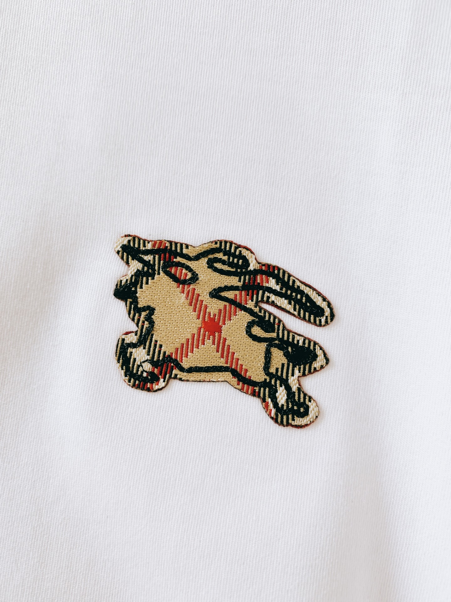 Burberry 巴宝莉 2026SS春夏新品 战马圆领短袖偏宽松材质 90%棉 10%莱卡尺码 48 