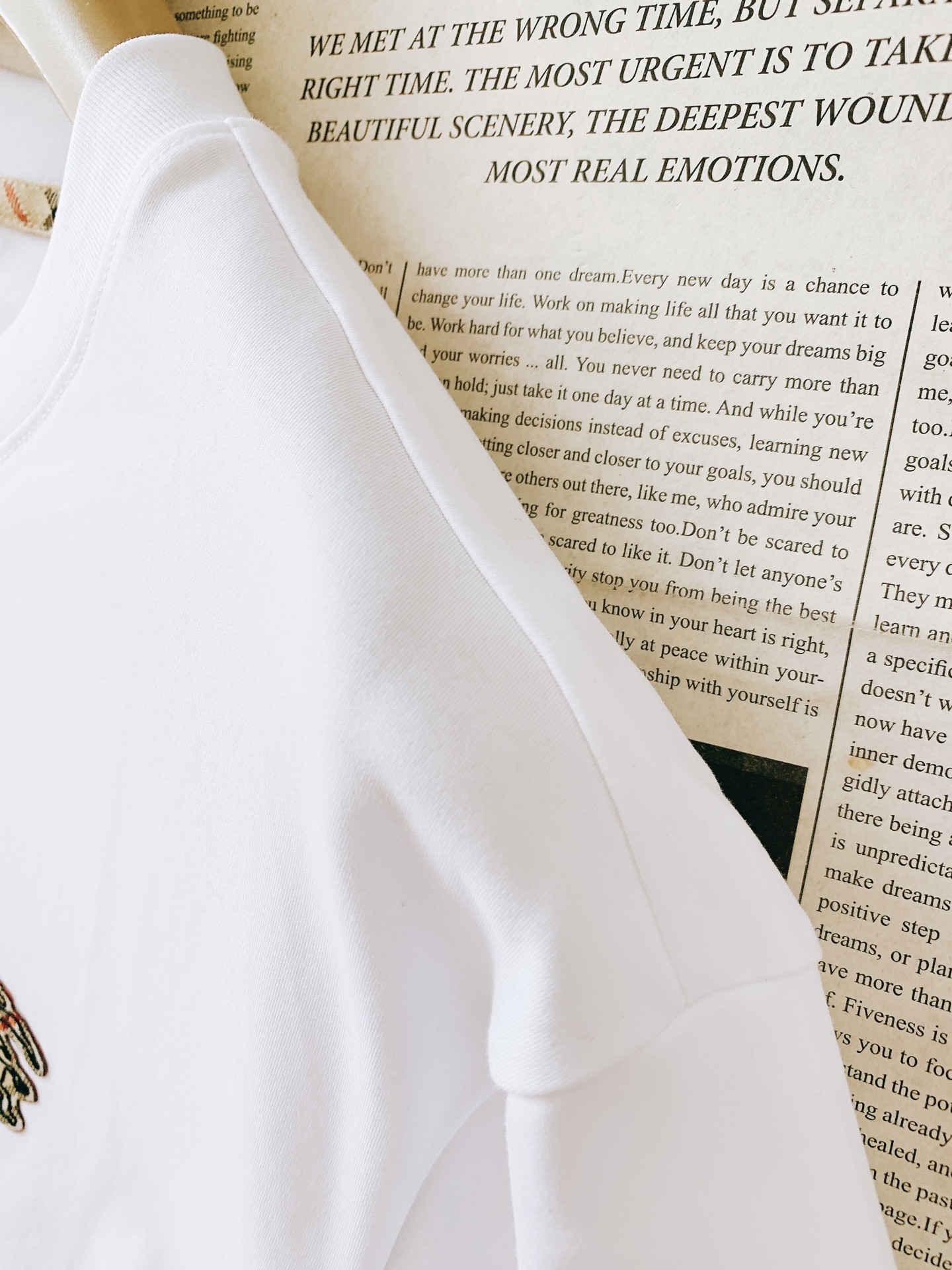 Burberry 巴宝莉 2026SS春夏新品 战马圆领短袖偏宽松材质 90%棉 10%莱卡尺码 48 