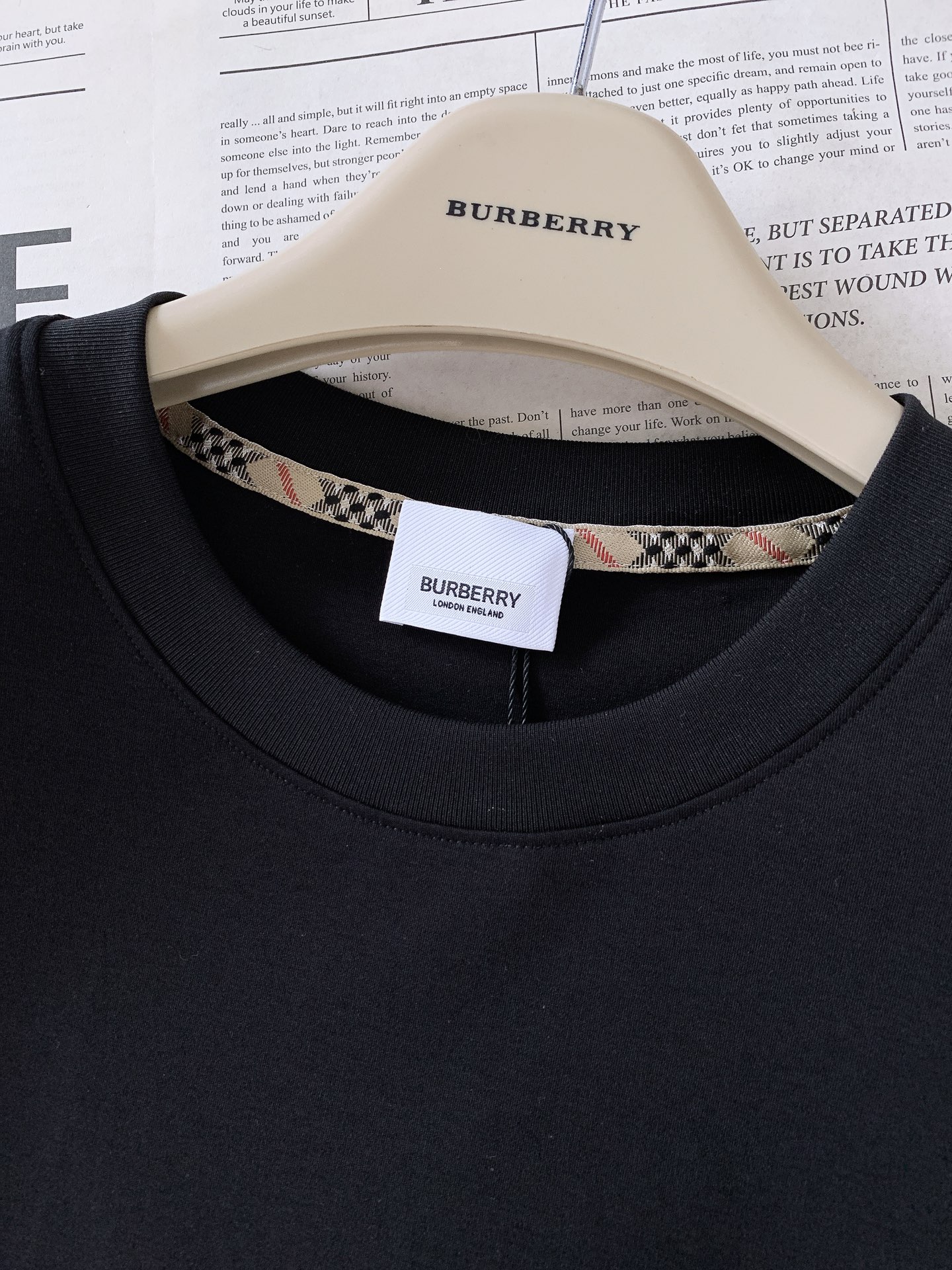 Burberry 巴宝莉 2026SS春夏新品 战马圆领短袖偏宽松材质 90%棉 10%莱卡尺码 48 