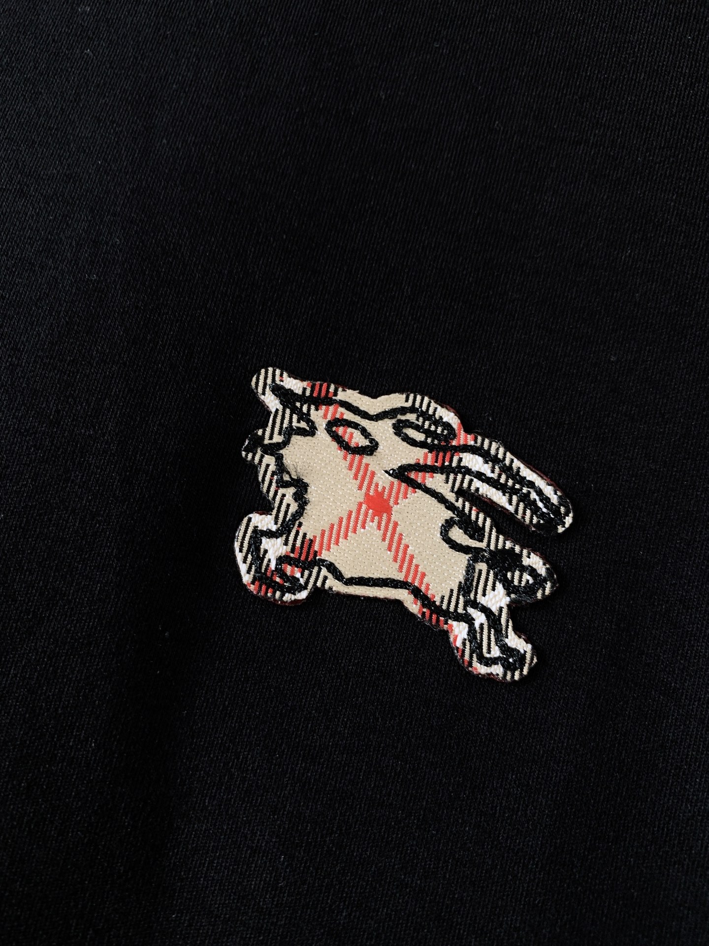 Burberry 巴宝莉 2026SS春夏新品 战马圆领短袖偏宽松材质 90%棉 10%莱卡尺码 48 