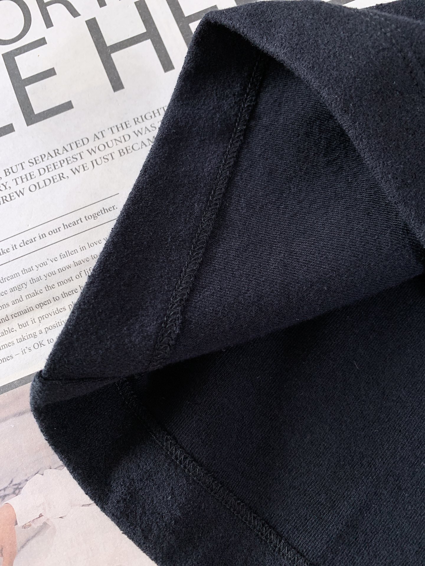 Loewe 罗意威 2026SS春夏新品双色圆领短袖偏宽松 材质 70%棉 30%锦纶尺码 48 50 