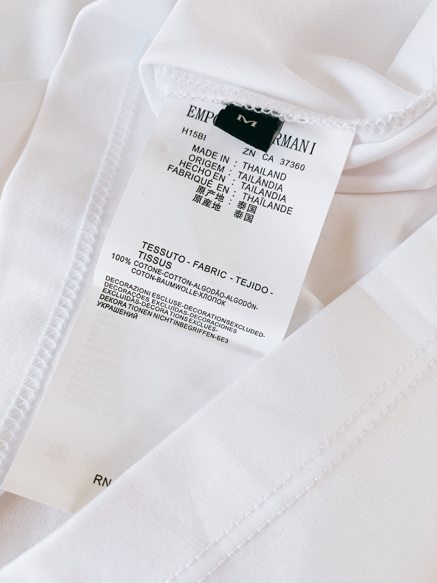 EmPorio Armani 阿玛尼 2026SS春夏新品 简约刺绣短袖。轻奢入门刚需款，极简主义高阶穿