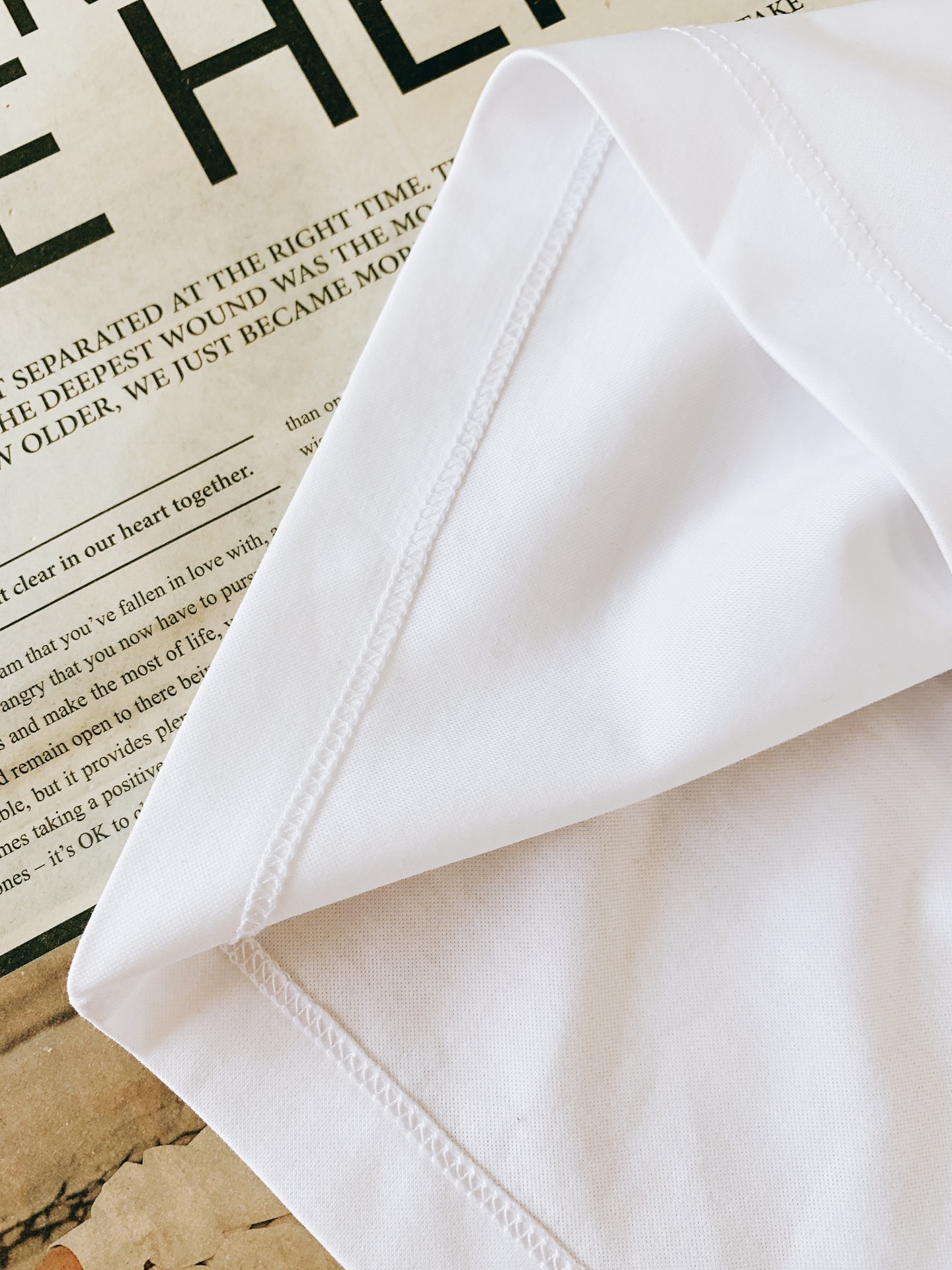 Hermès 爱马仕 2026SS春夏新品 彩绘骏马短袖。法式轻奢气质款，极简版型搭配艺术骏马印花，高级