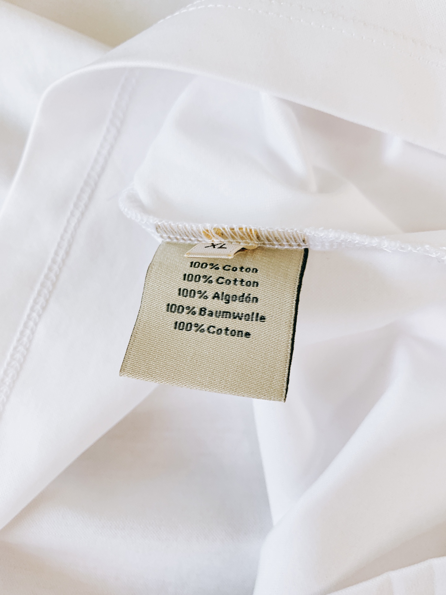 Hermès 爱马仕 2026SS春夏新品 彩绘骏马短袖。法式轻奢气质款，极简版型搭配艺术骏马印花，高级