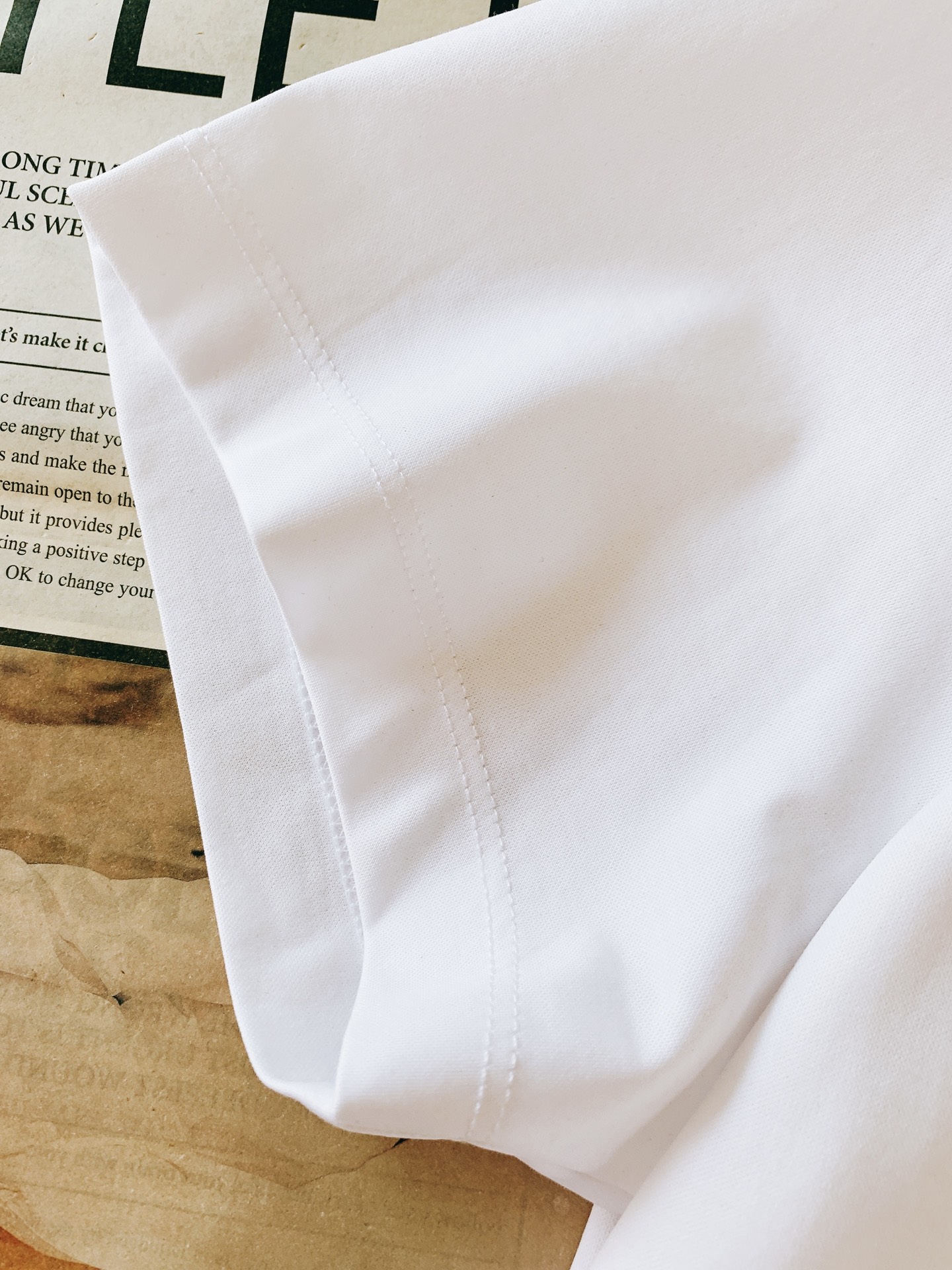 Hermès 爱马仕 2026SS春夏新品 彩绘骏马短袖。法式轻奢气质款，极简版型搭配艺术骏马印花，高级