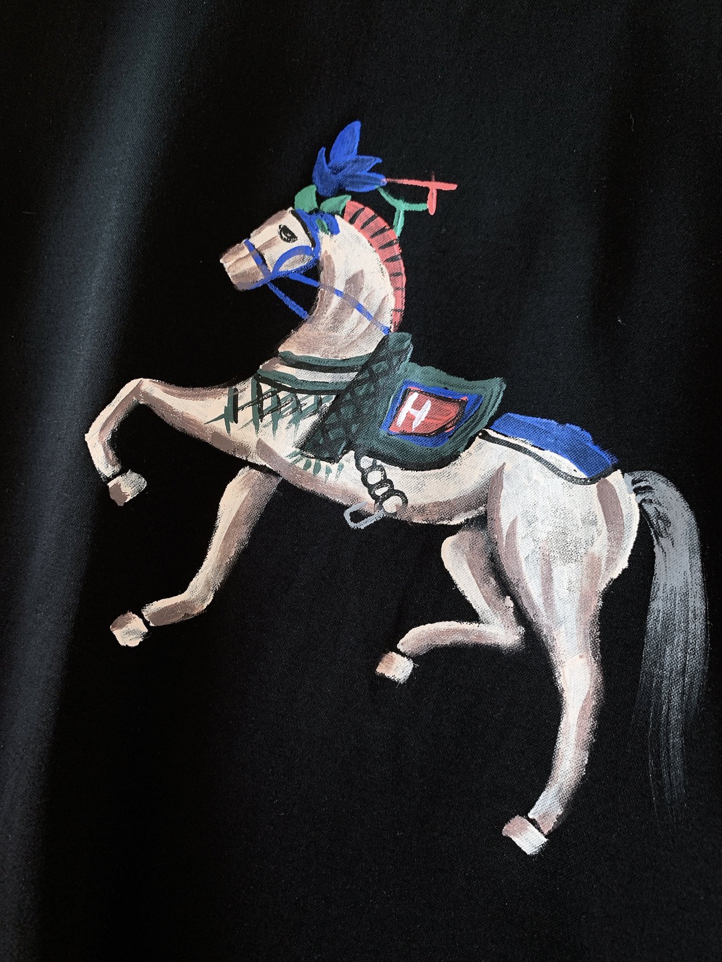 Hermès 爱马仕 2026SS春夏新品 彩绘骏马短袖。法式轻奢气质款，极简版型搭配艺术骏马印花，高级