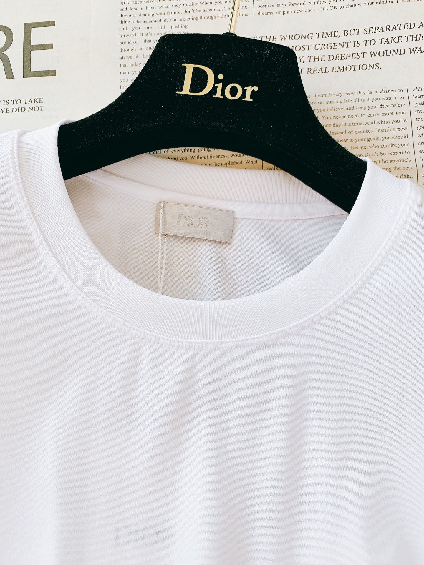 Dior Homme 迪奥·桀傲 2026SS春夏新品自然花卉蜜蜂短袖。法式轻奢限定款，把自然美学穿在身